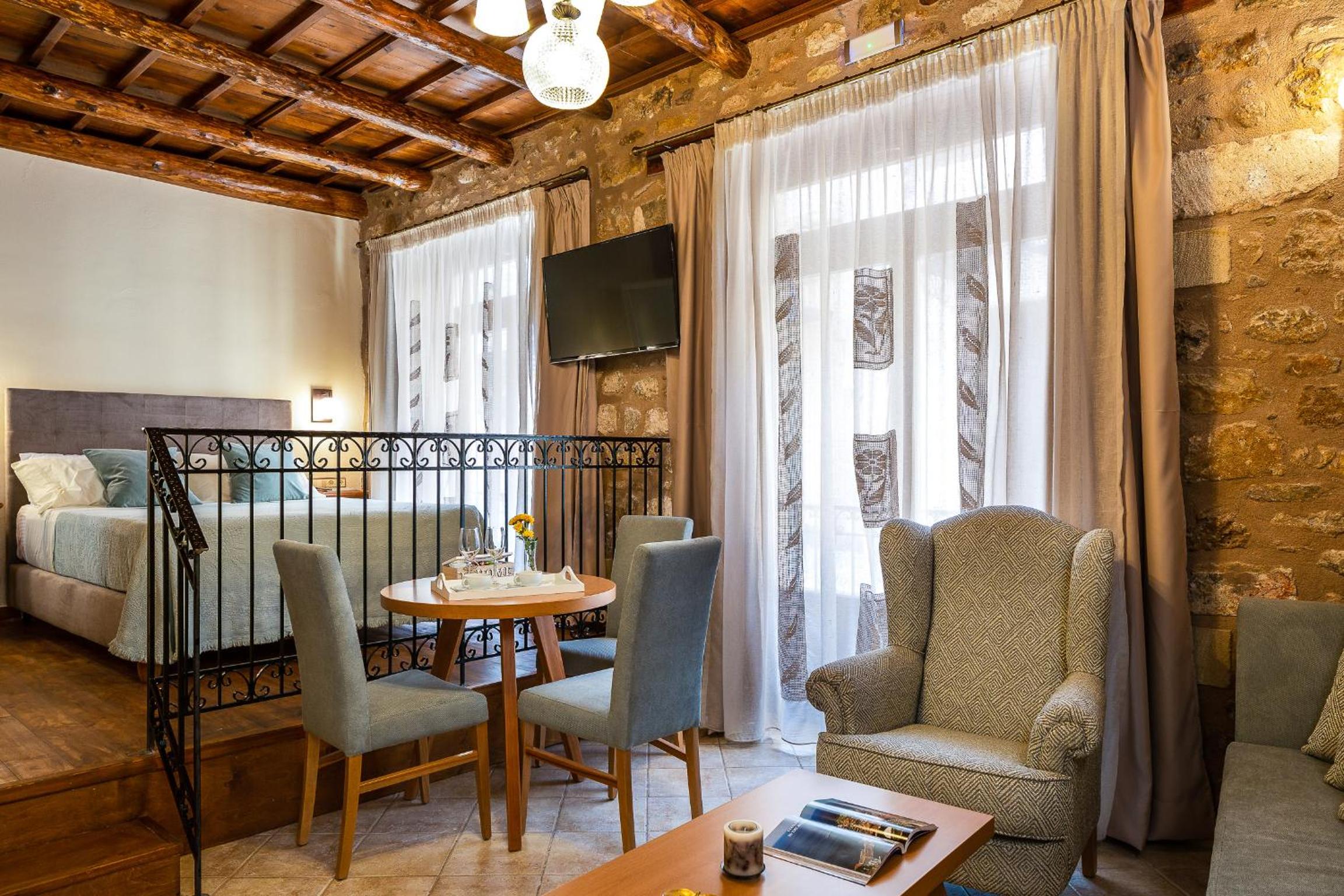 Apartment - Split Level - Photo 4