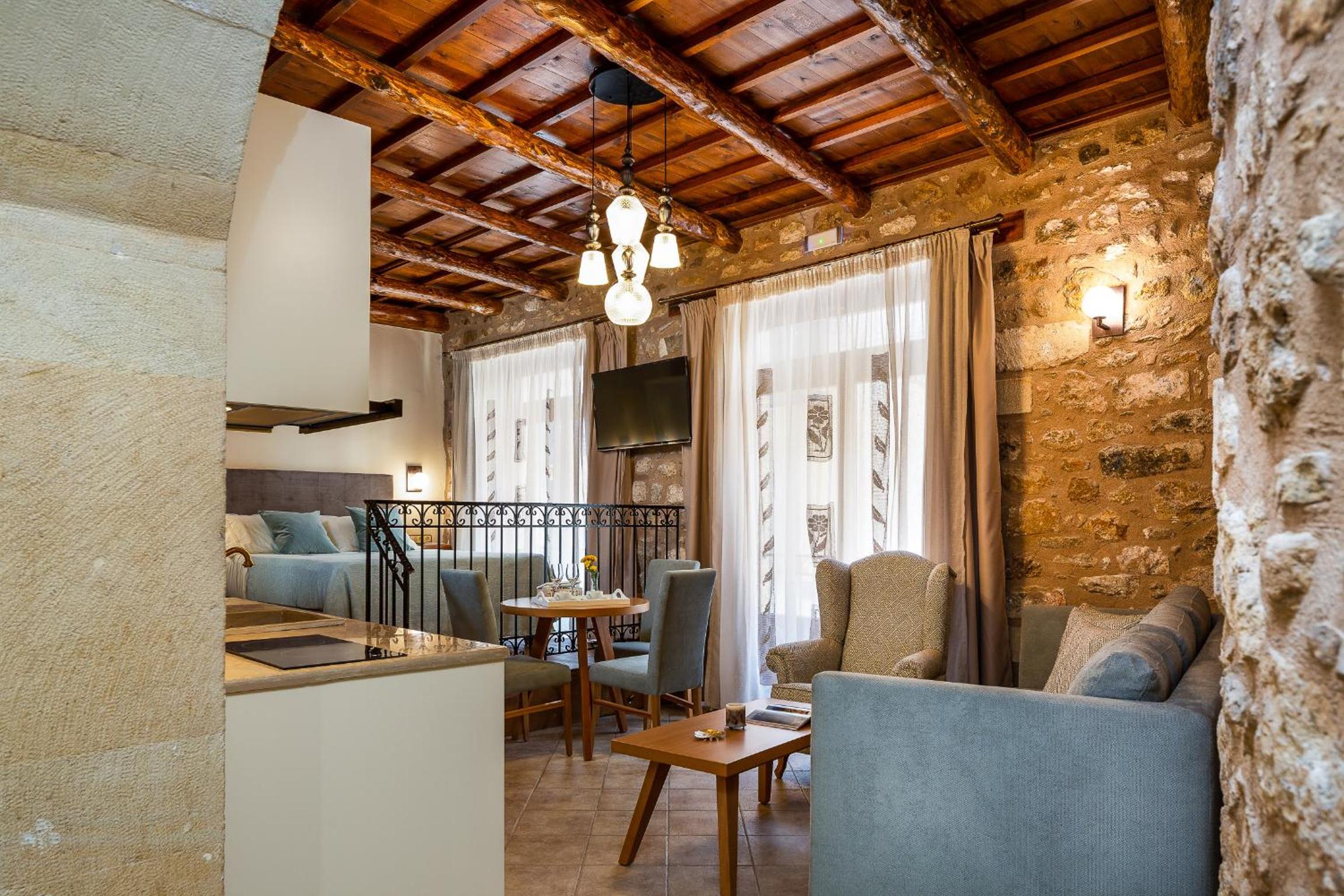 Apartment - Split Level - Photo 2
