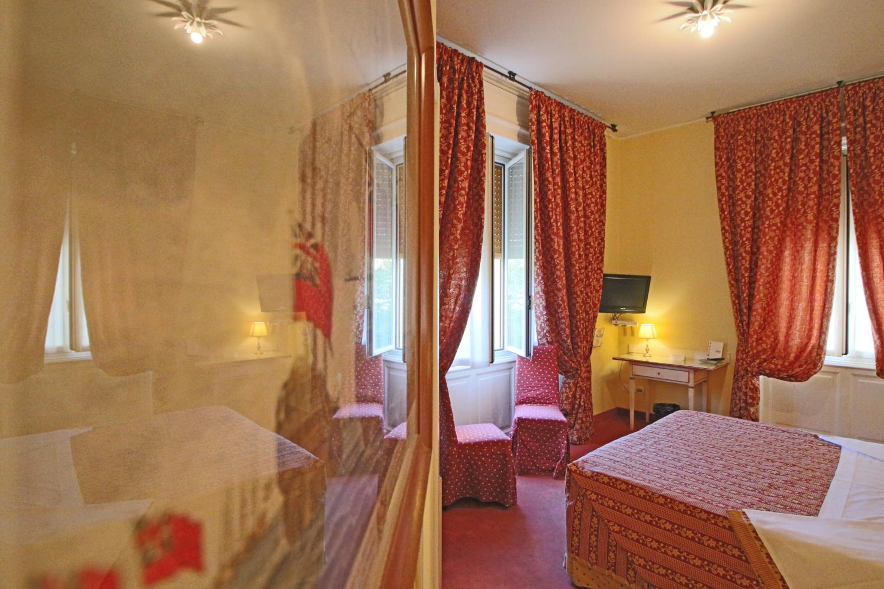 Standard Double or Twin Room - Photo 1