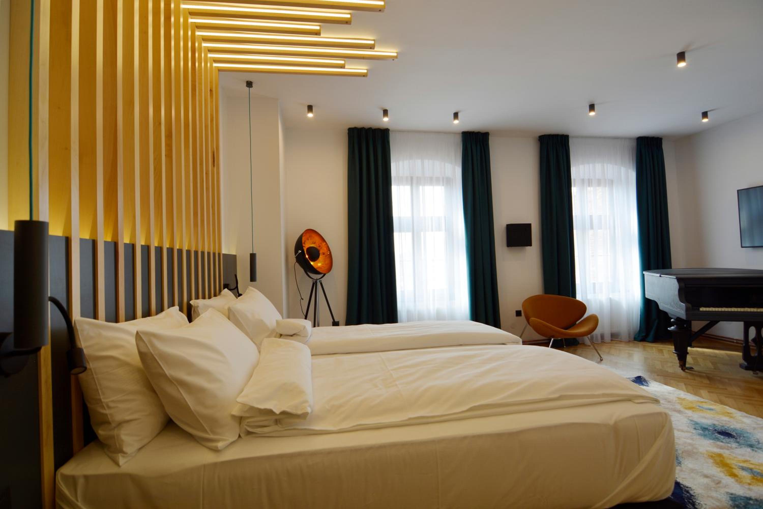 Deluxe Room - Photo 5