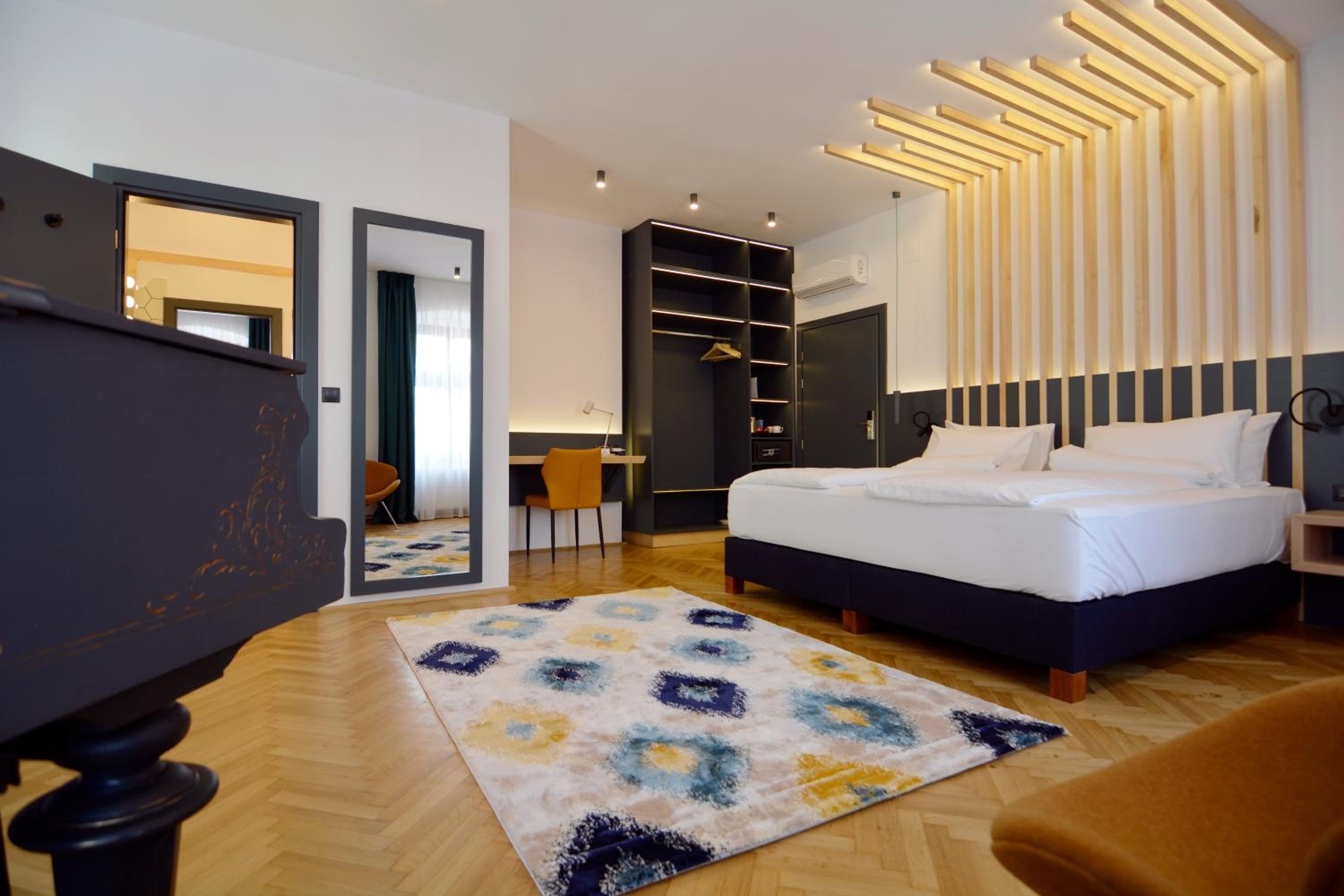 Deluxe Room - Photo 6