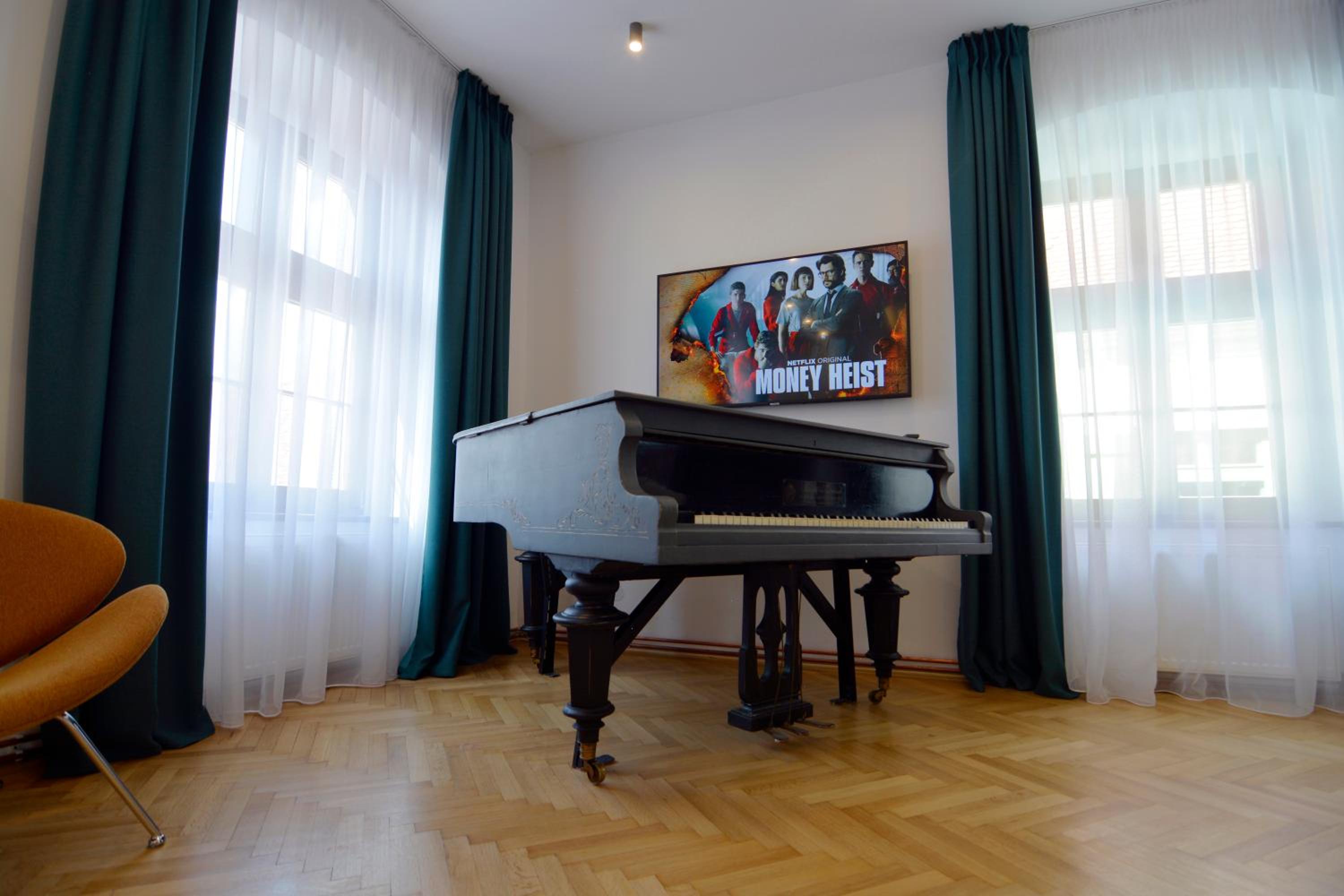 Deluxe Room - Photo 7