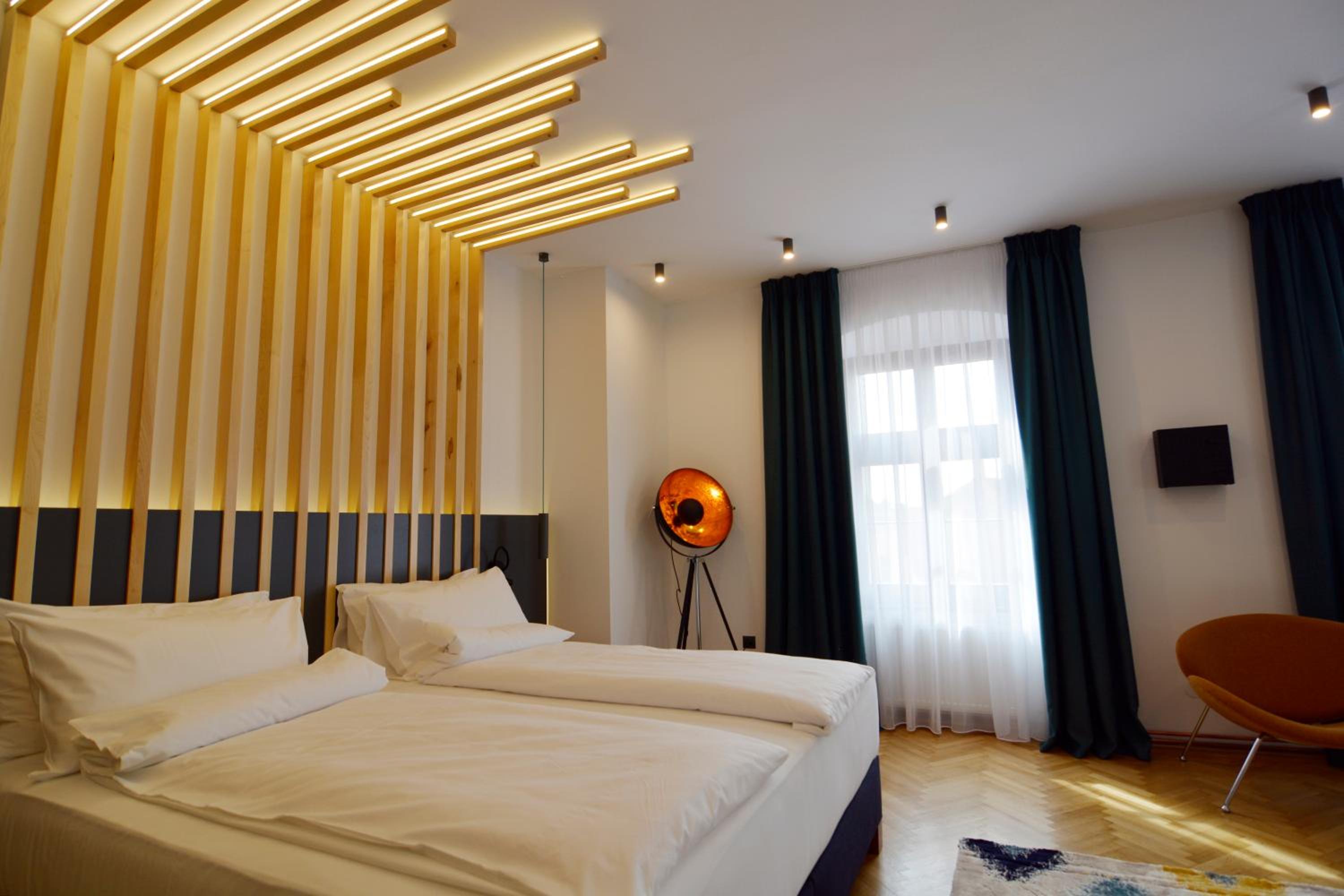 Deluxe Room - Photo 11