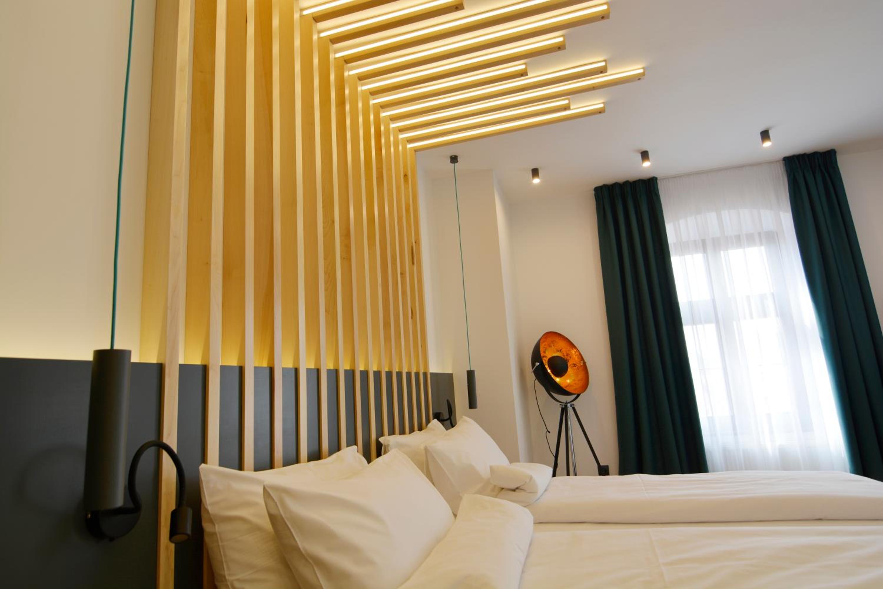 Deluxe Room - Photo 10