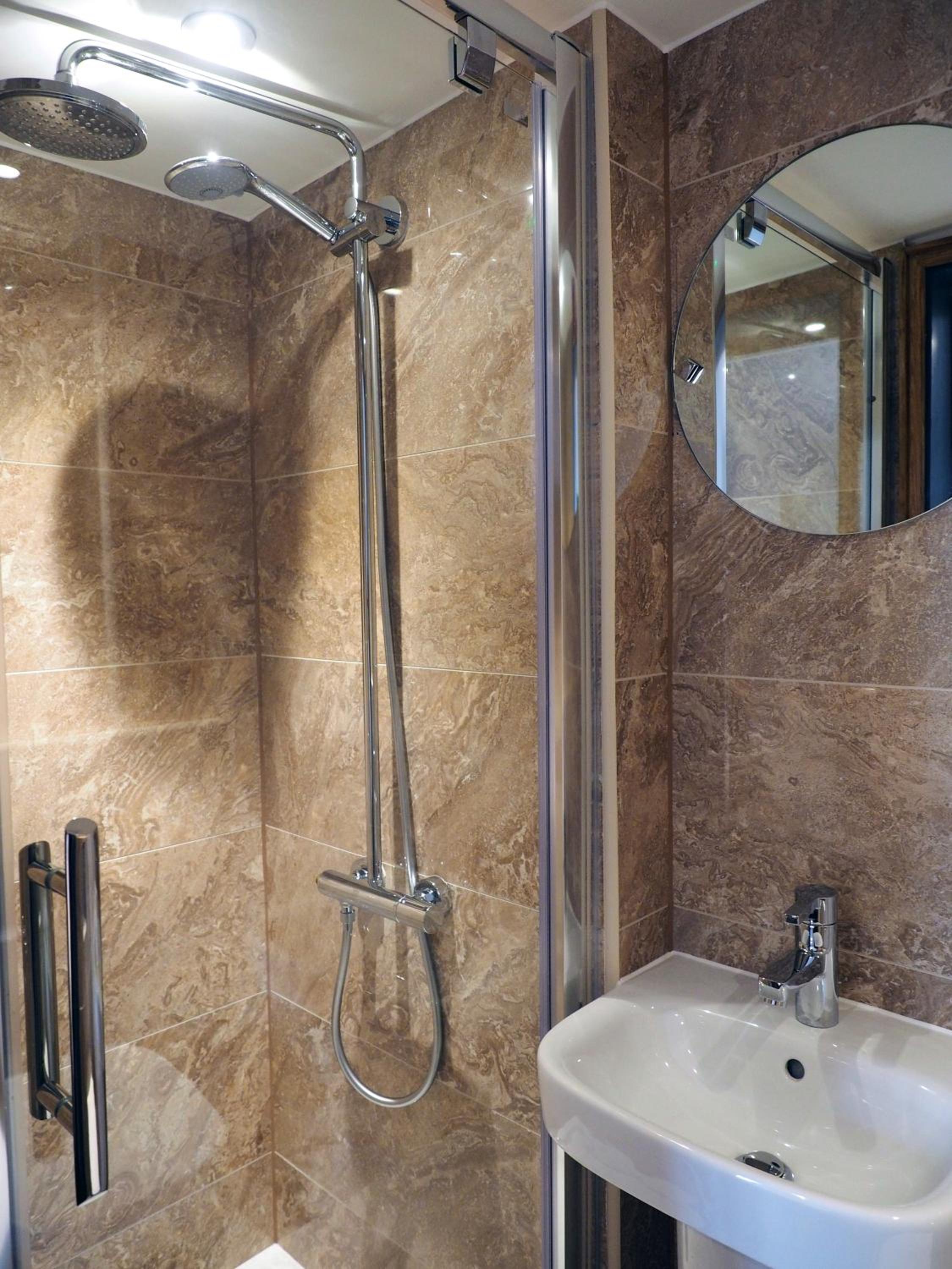 Single Room with Private Bathroom photo 2