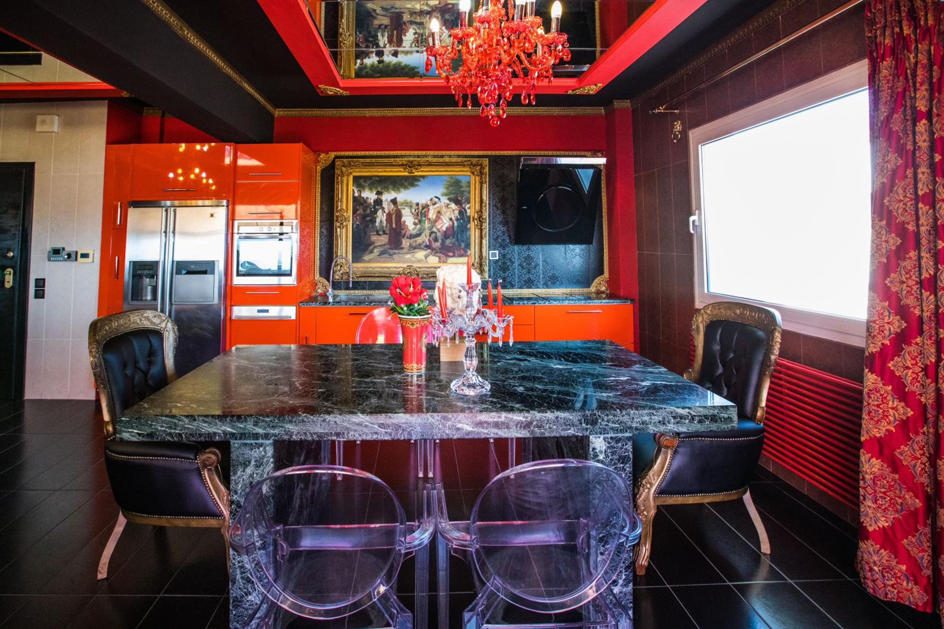 King Suite with Balcony photo 3