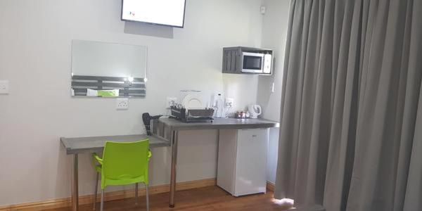 Business Twin Room - Photo 3