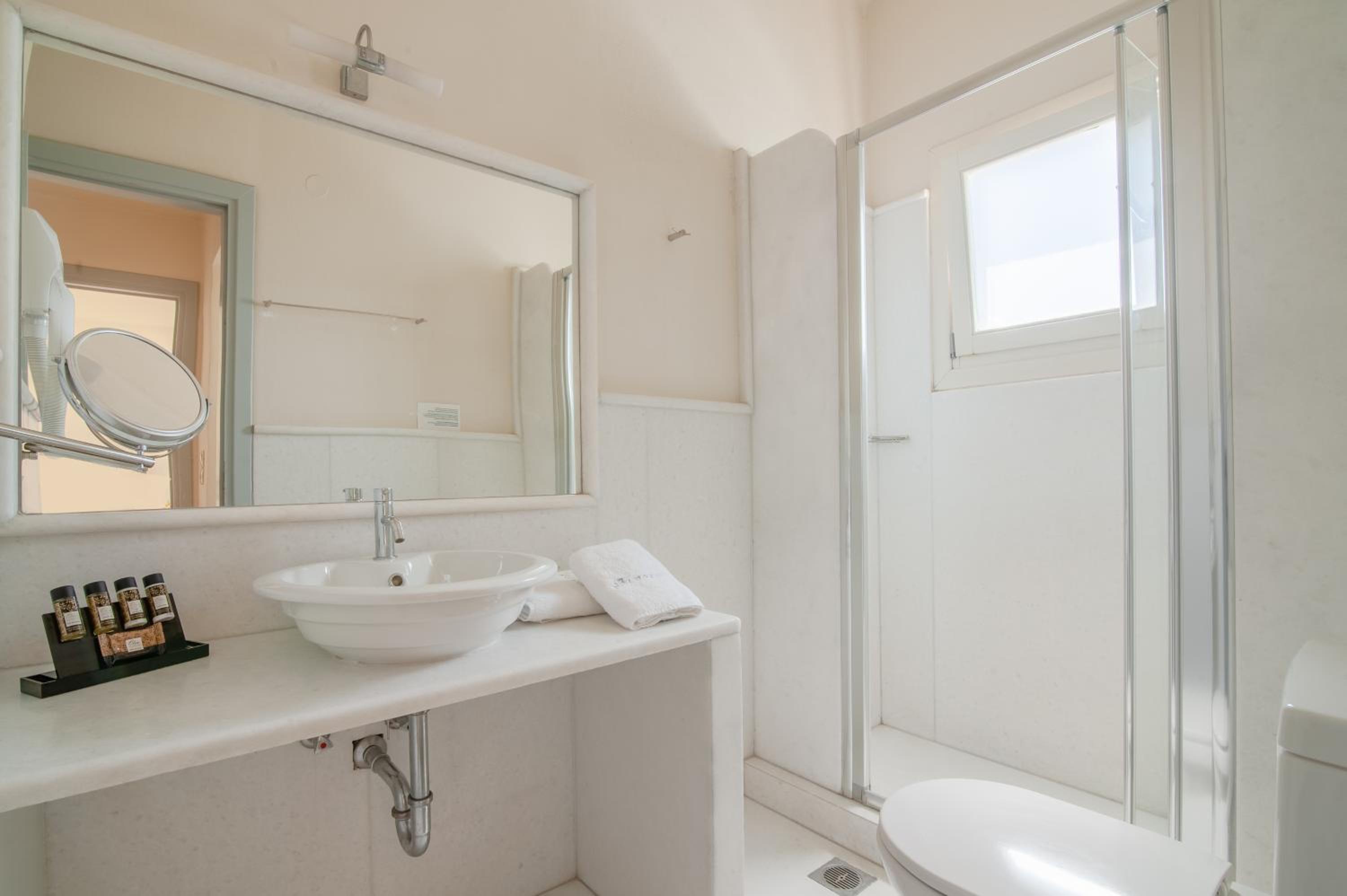 Two-Bedroom Apartment with Balcony photo 2