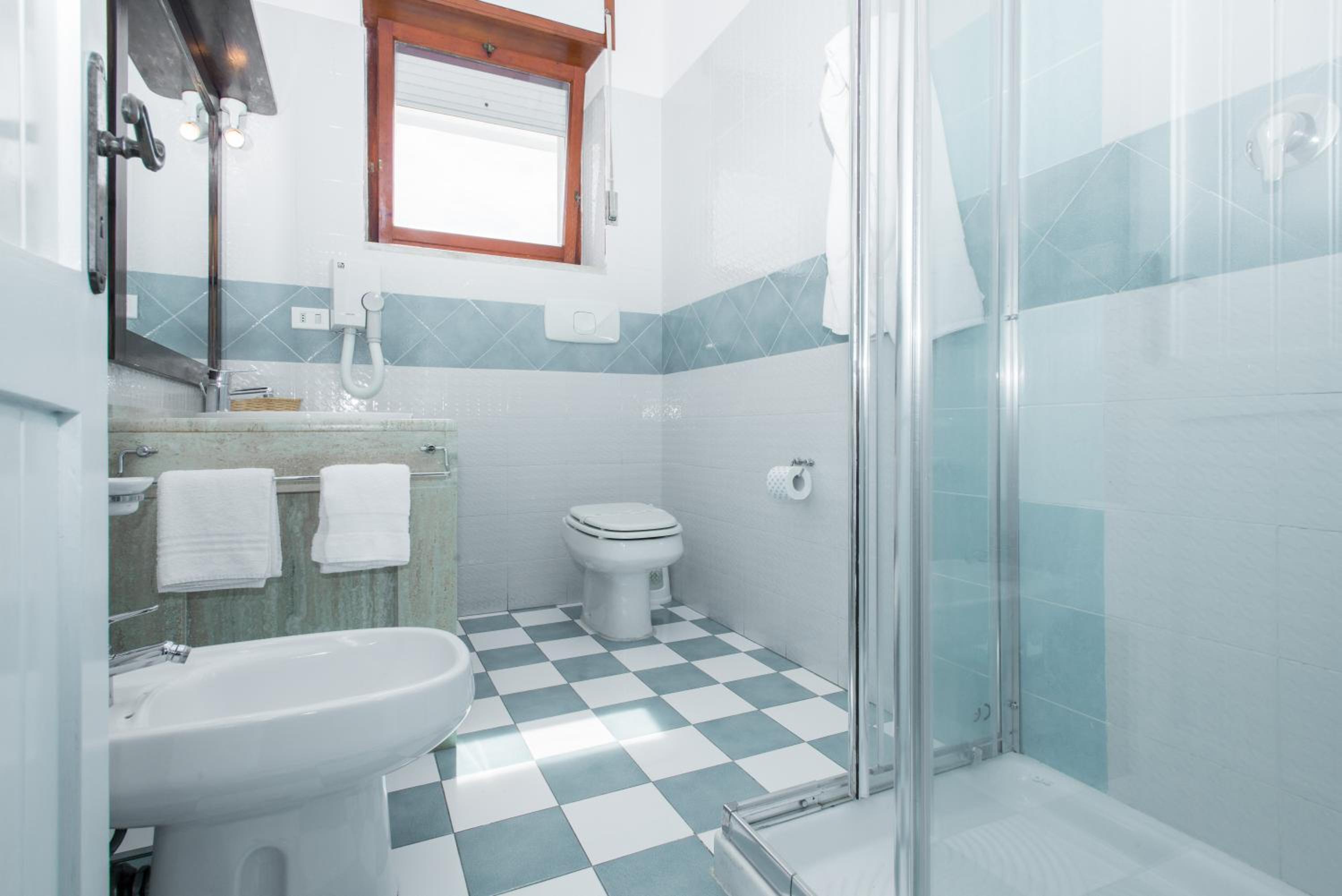 Classic Double or Twin Room with Sea View photo 3