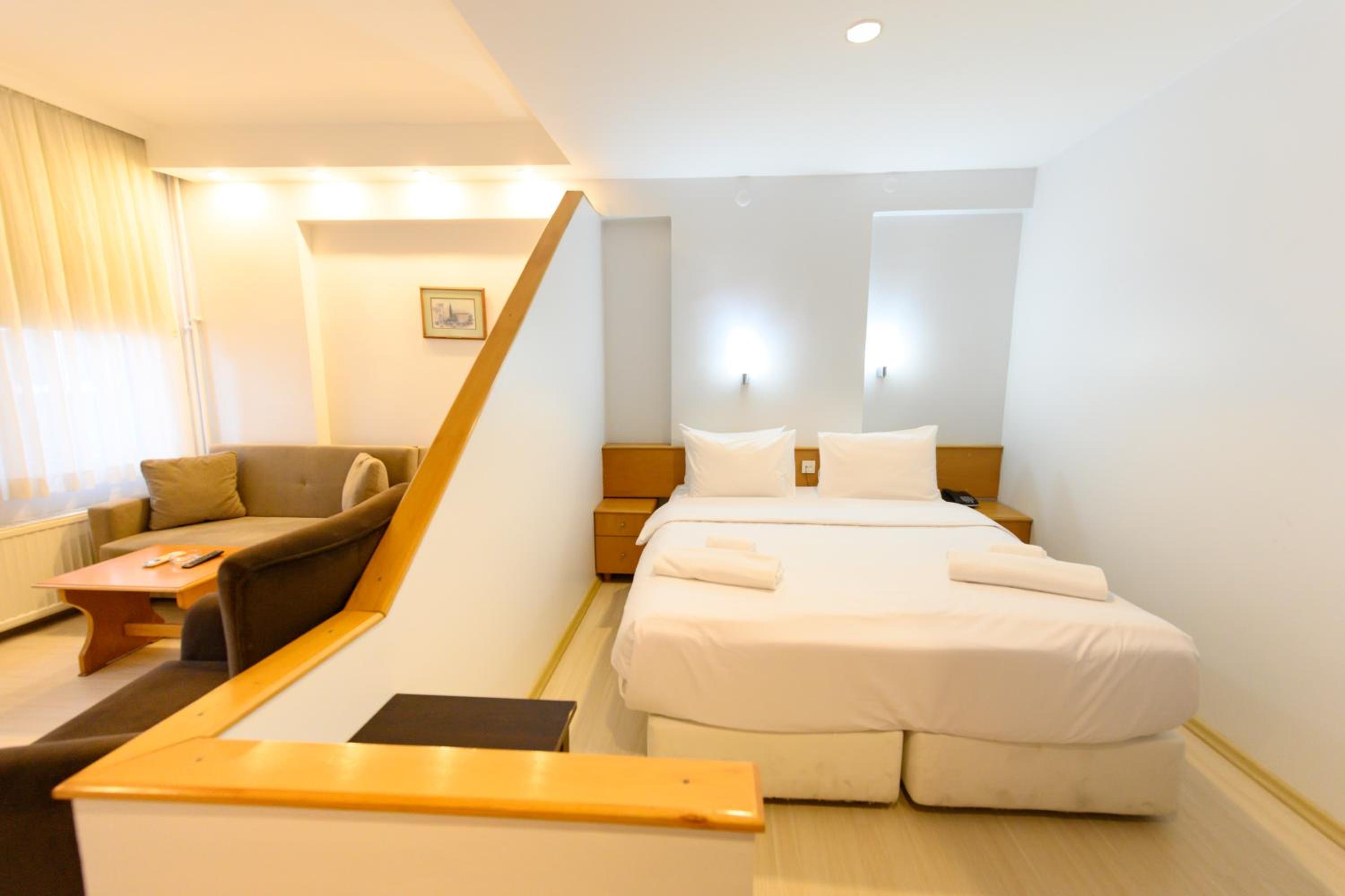 Studio Apartment photo 2