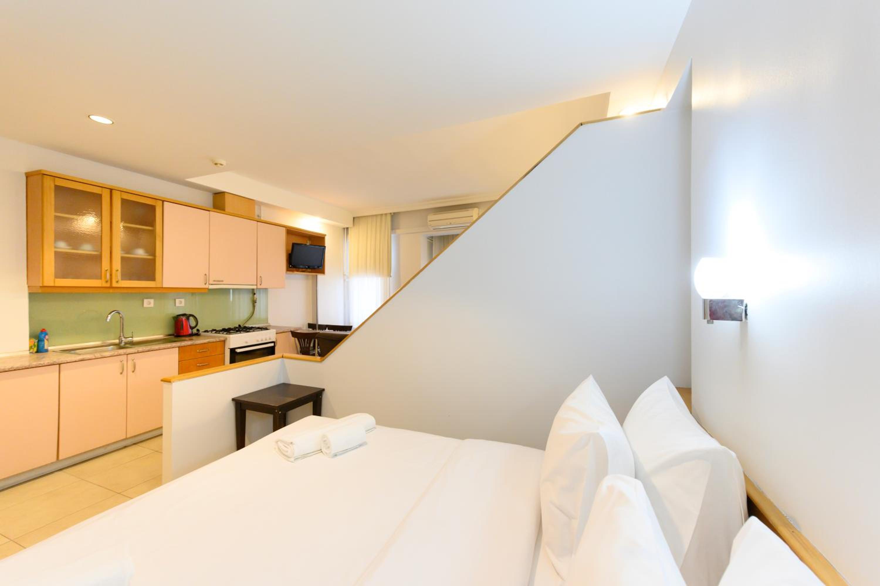 Studio Apartment photo 1