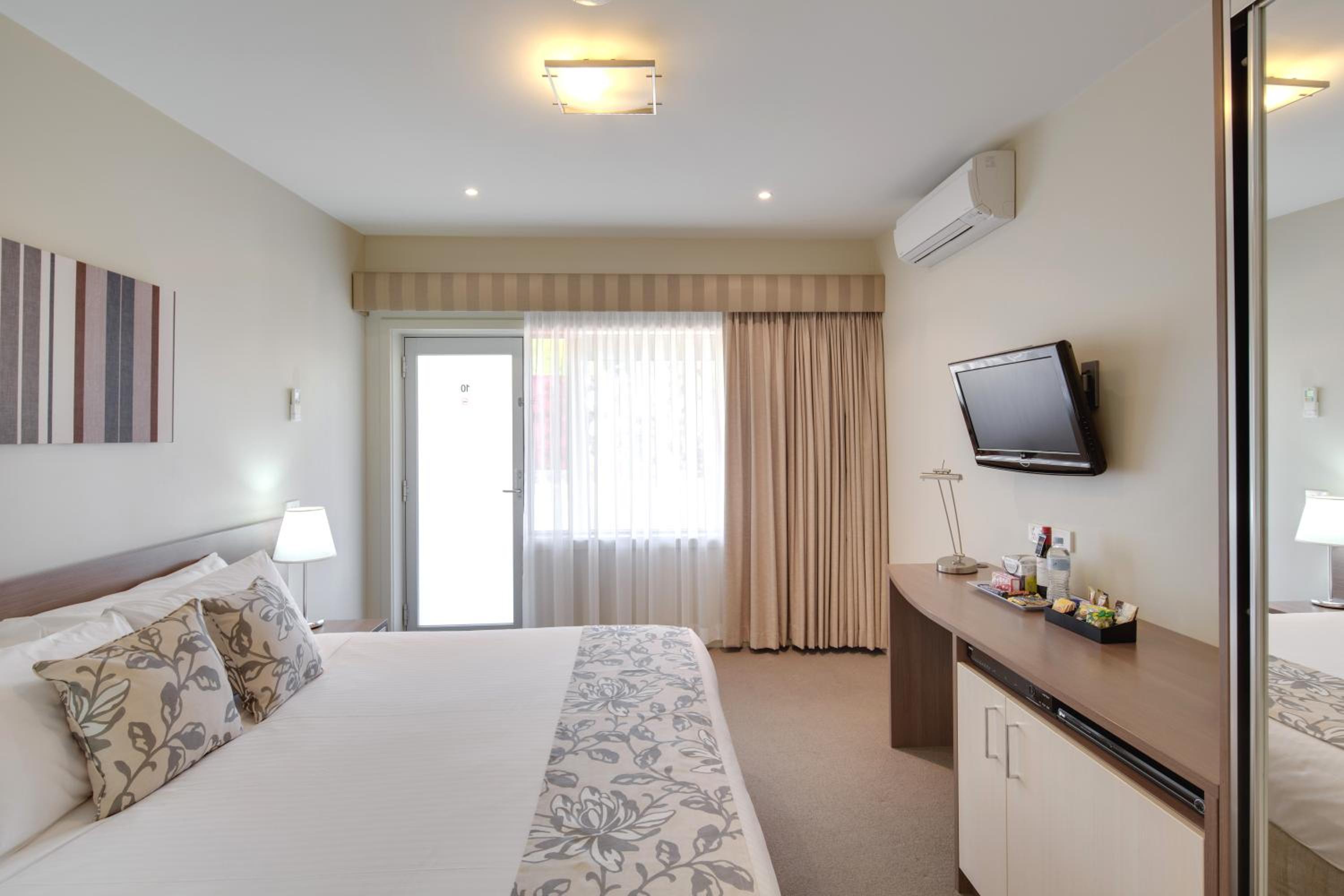 Standard King Room - Photo 1