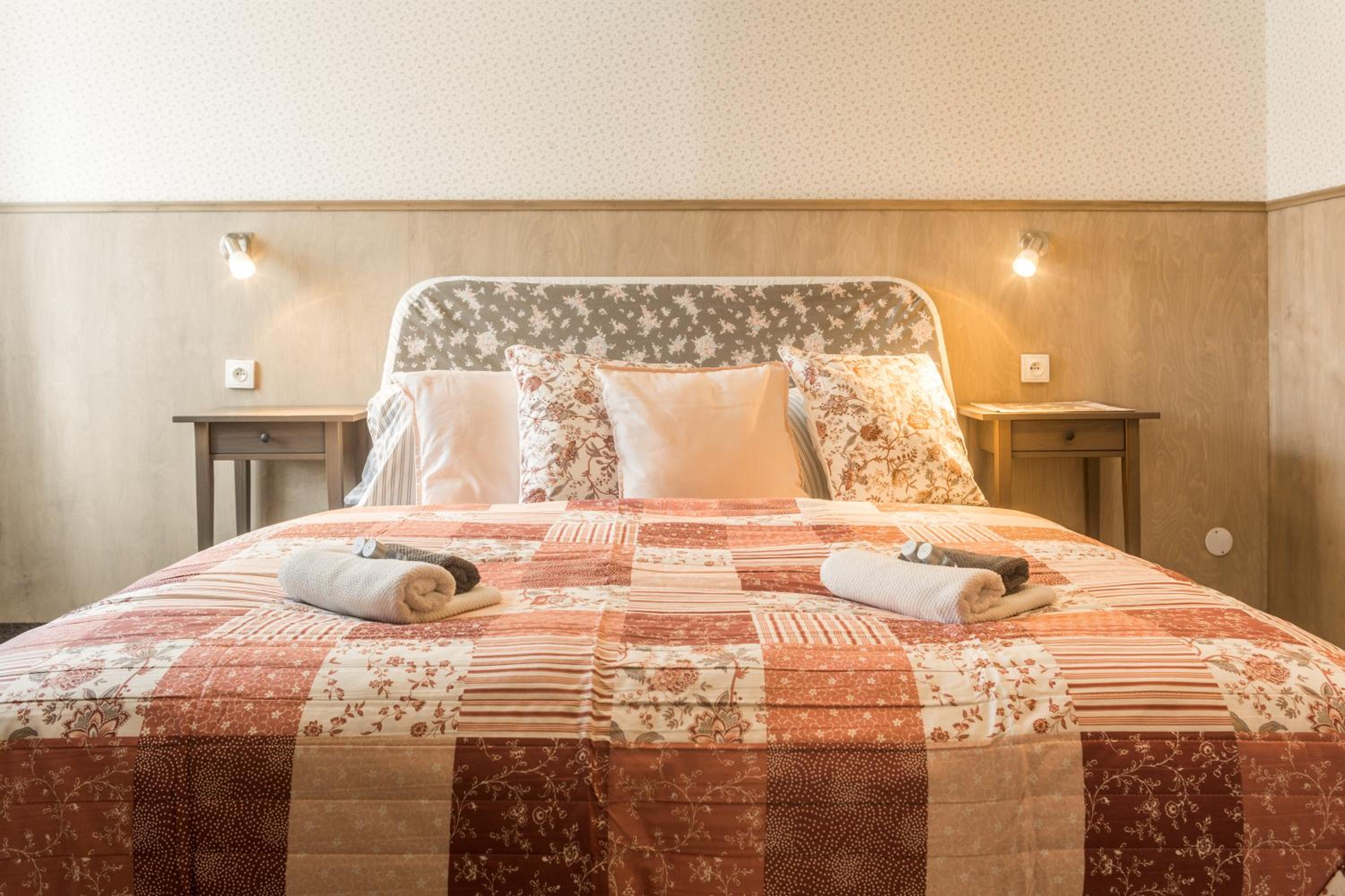 Standard Double Room - Photo 7