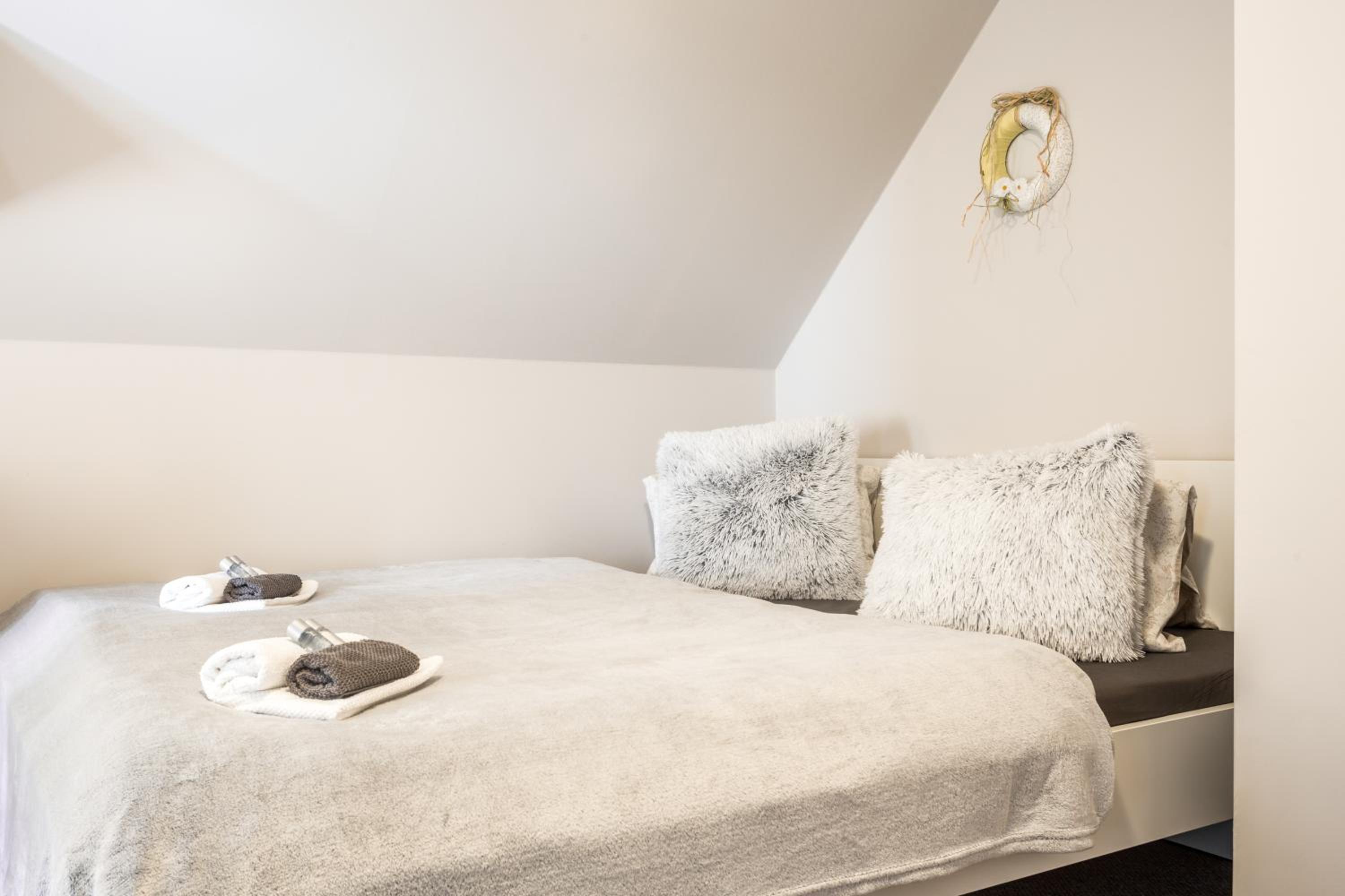 Suite - Photo 14