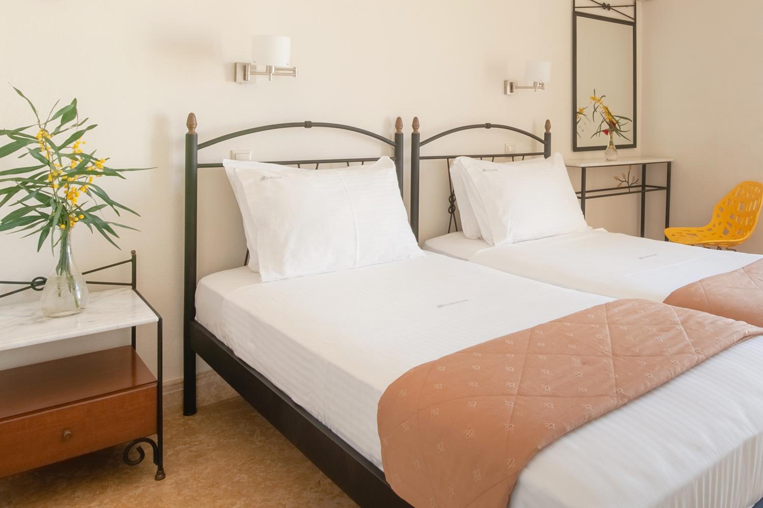 Double or Twin Room with Window - Photo 12