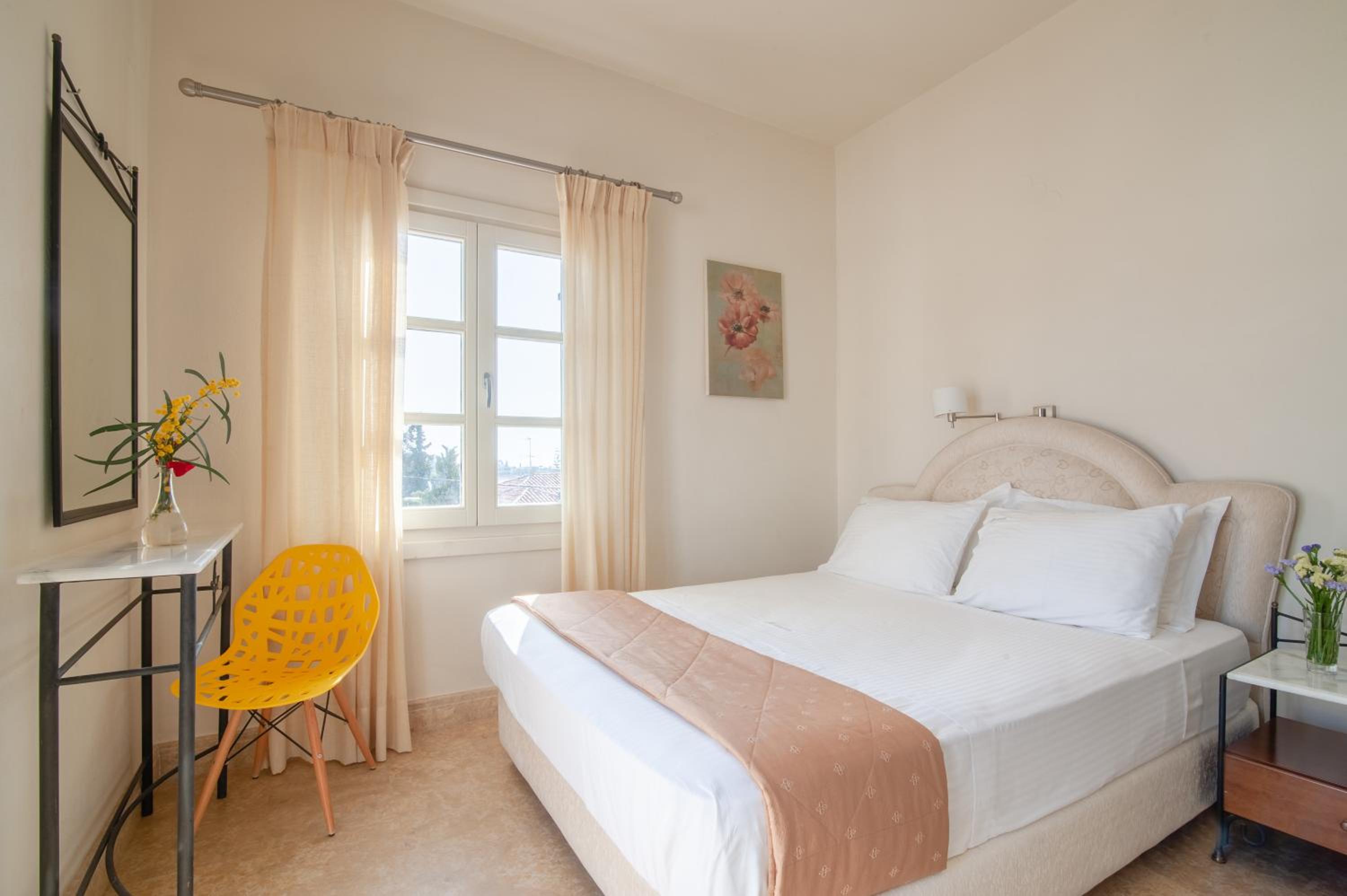 Double or Twin Room with Window - Photo 15