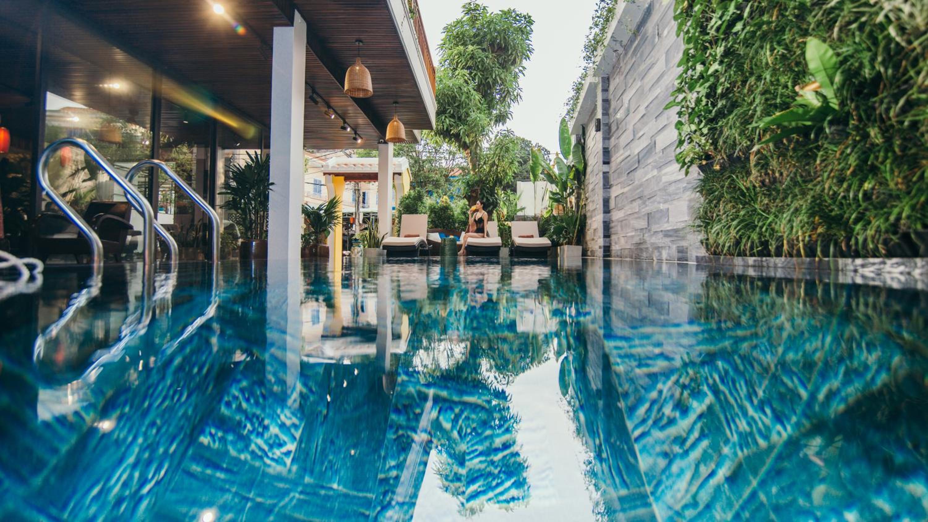 Deluxe Double Room with Pool View - Photo 7