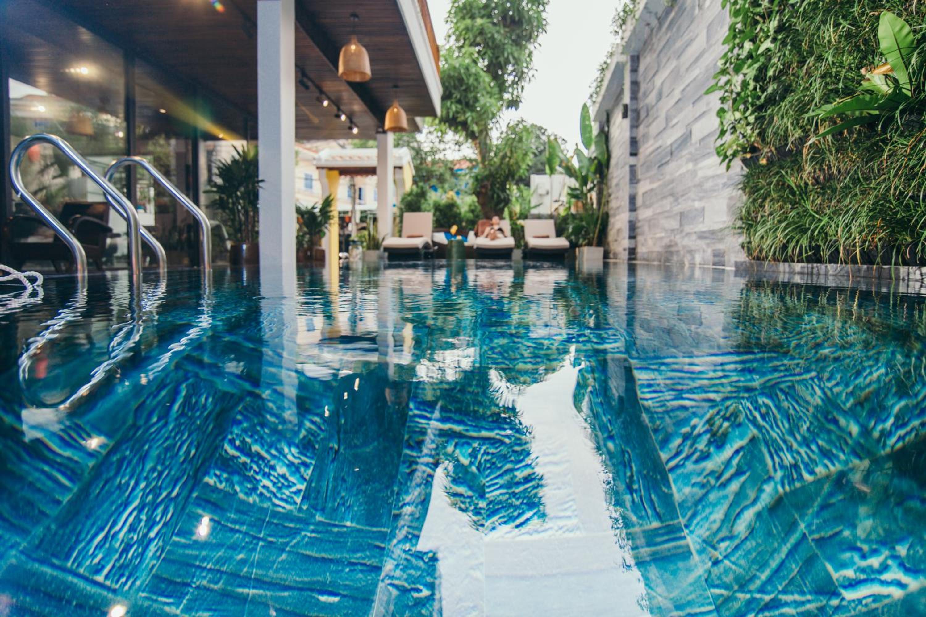 Deluxe Double Room with Pool View - Photo 10