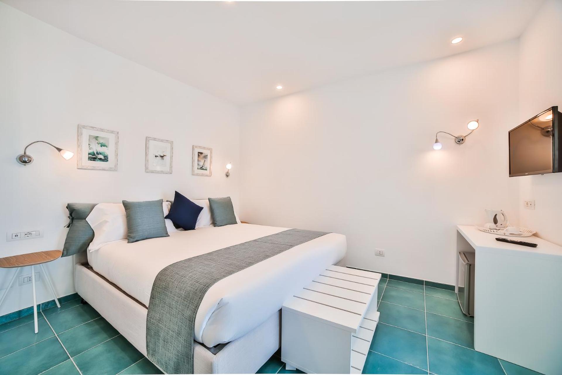 Junior Suite with Sea View - Photo 3