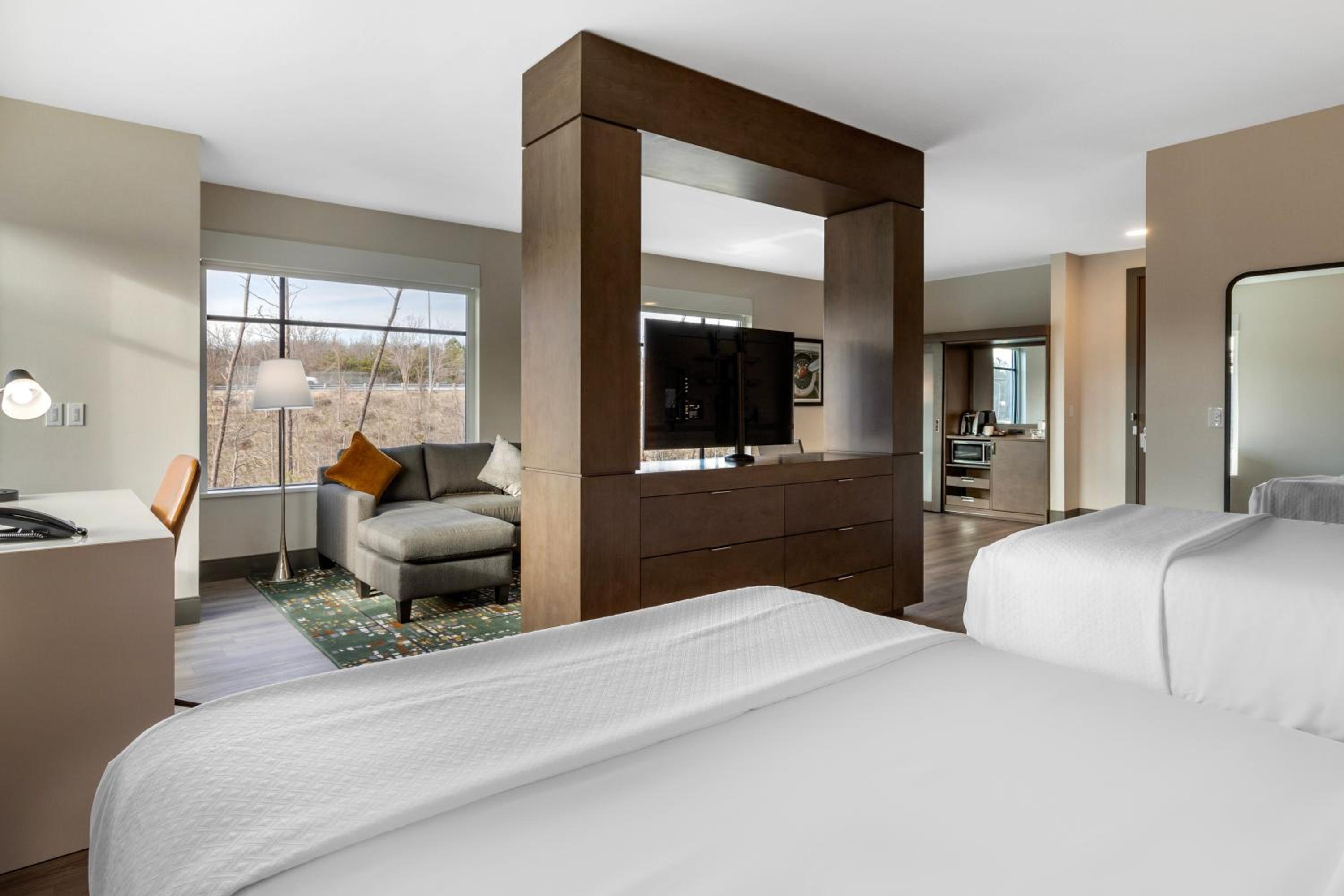 Suite with Two Queen Beds - Accessible/Non-Smoking photo 3