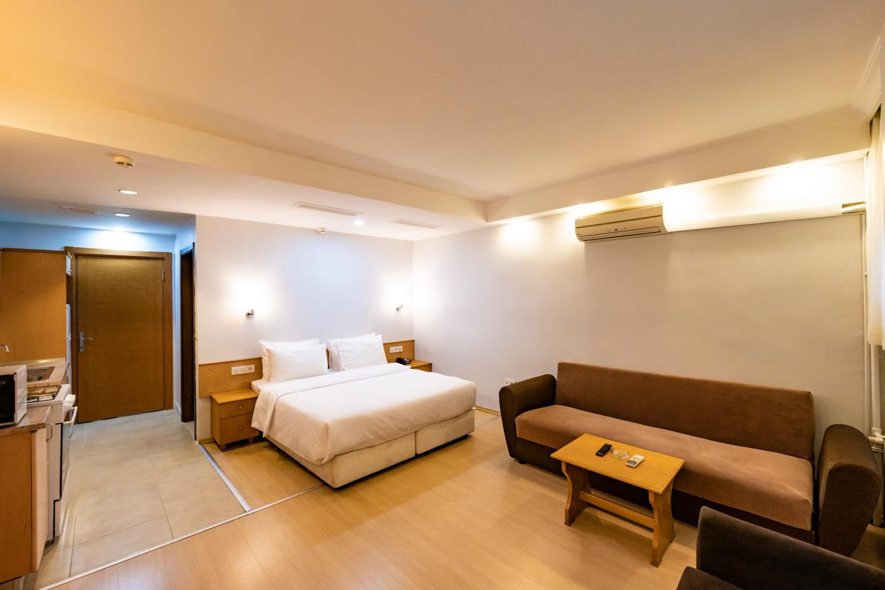 Ground Floor One-Bedroom Apartment photo 2