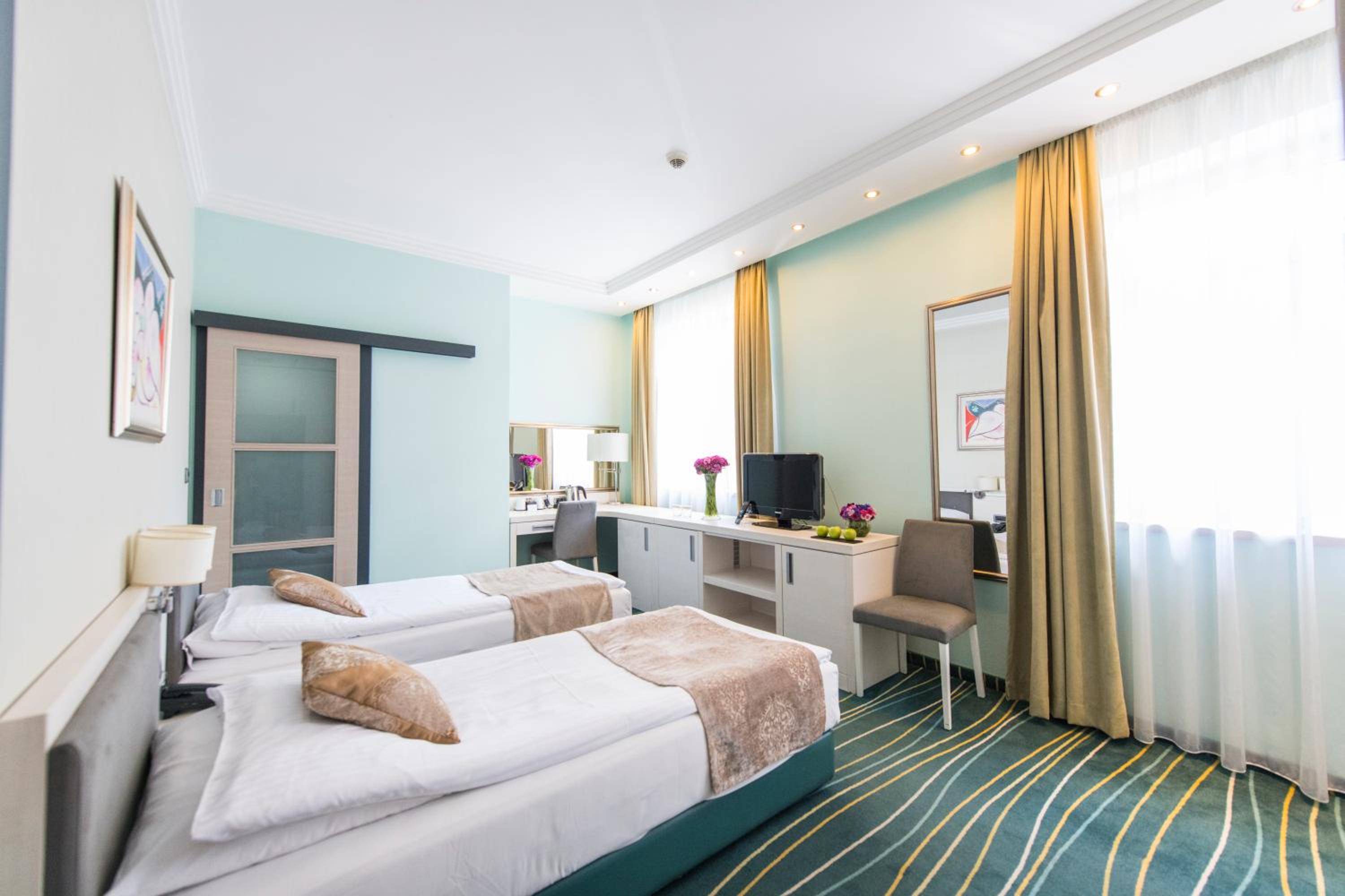Double or Twin Room - Photo 2