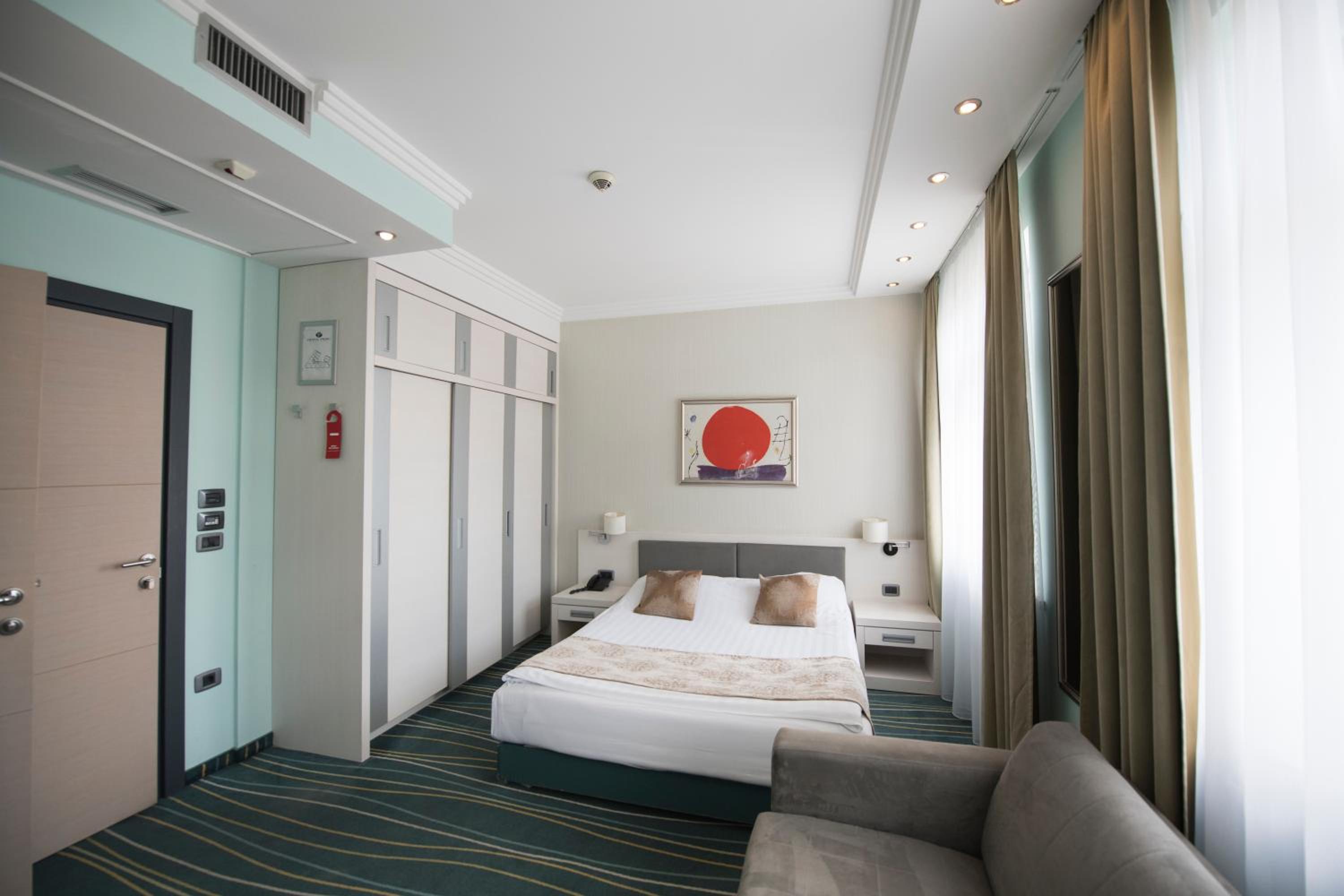Double or Twin Room - Photo 3