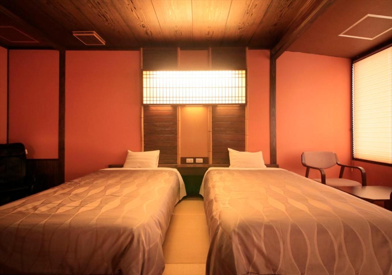 Japanese Modern Twin Room with Private Toilet and Massage Chair - Non-Smoking - Photo 4