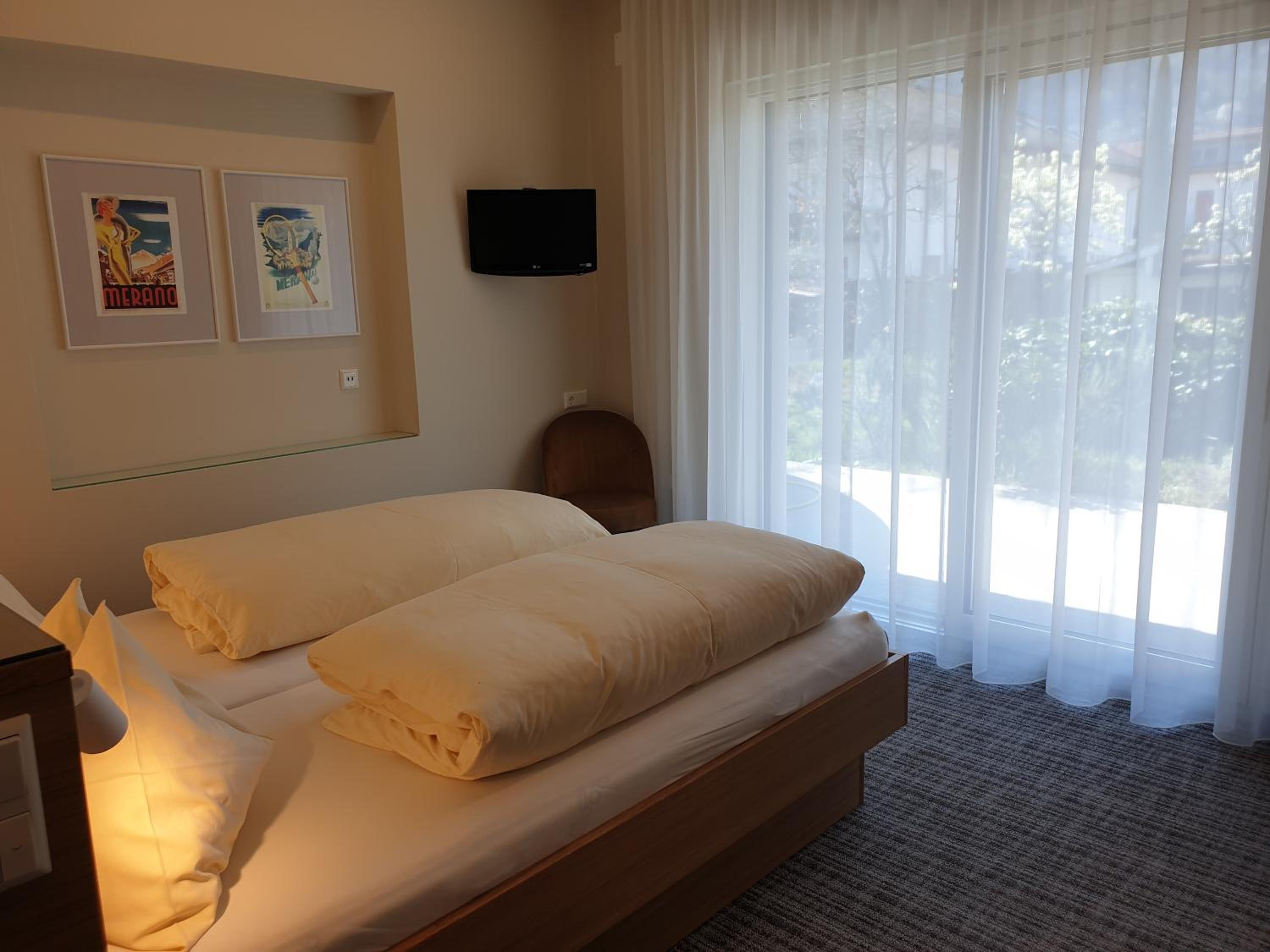 Budget Twin Room - Photo 6