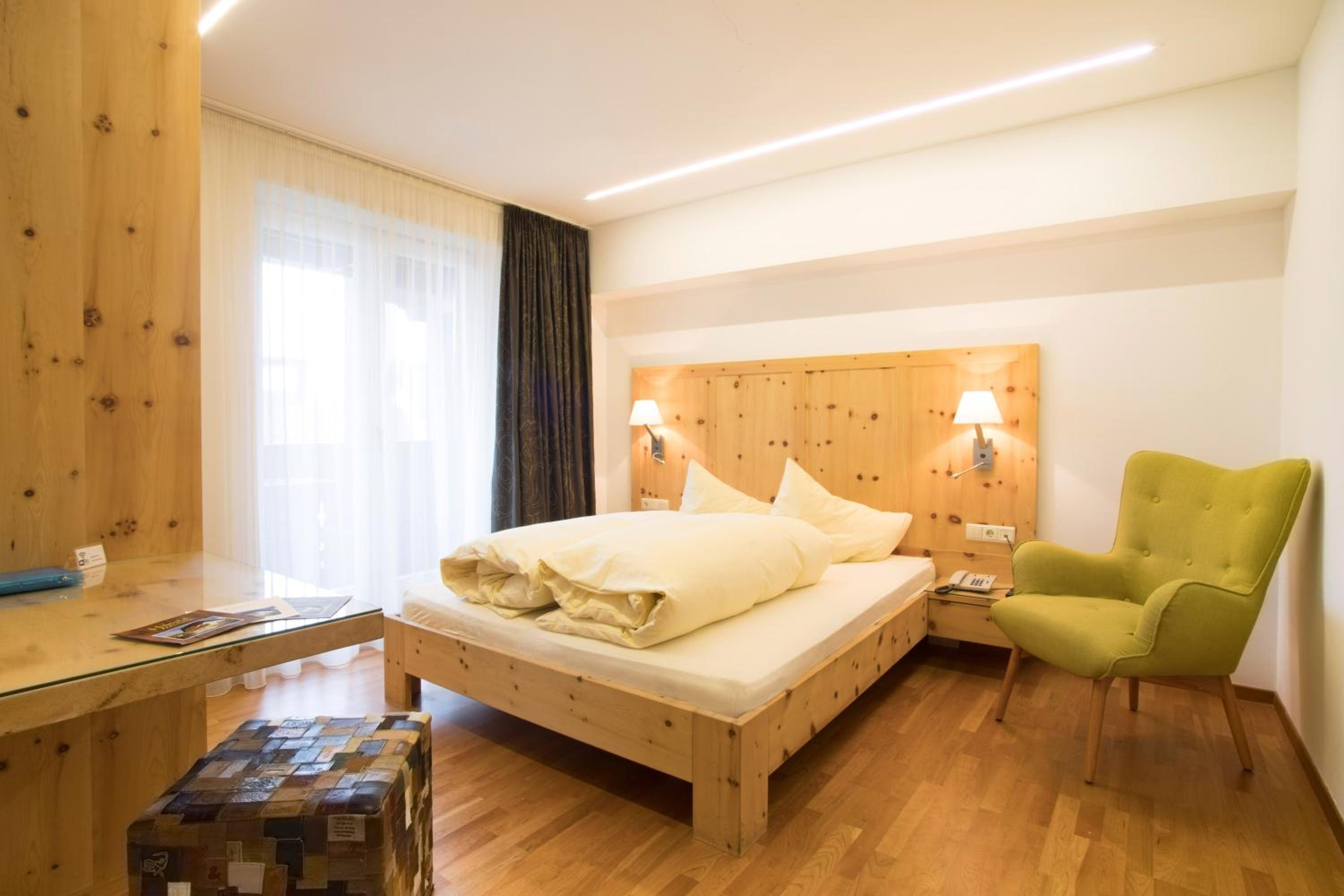 Double Room with Balcony - Photo 8