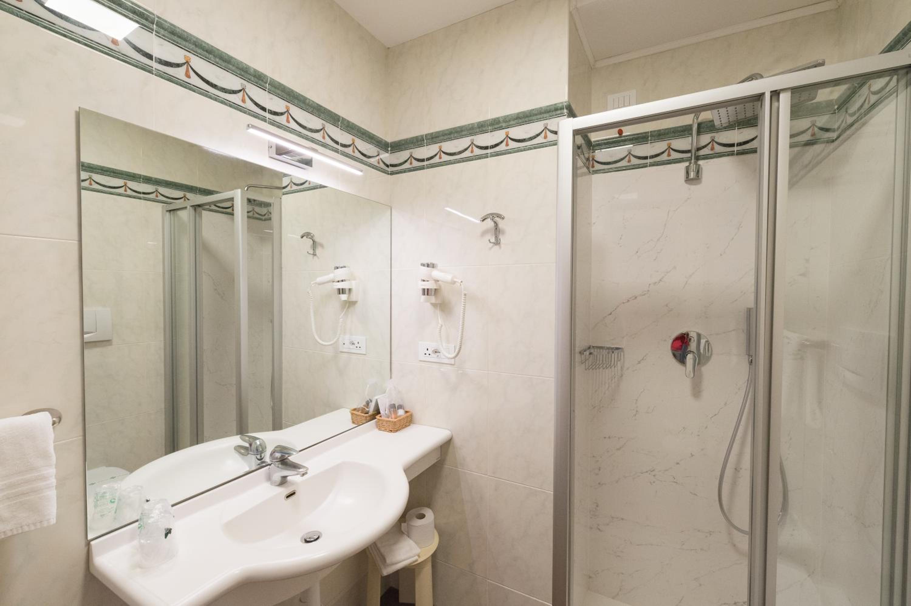 Superior Double or Twin Room - Photo 5