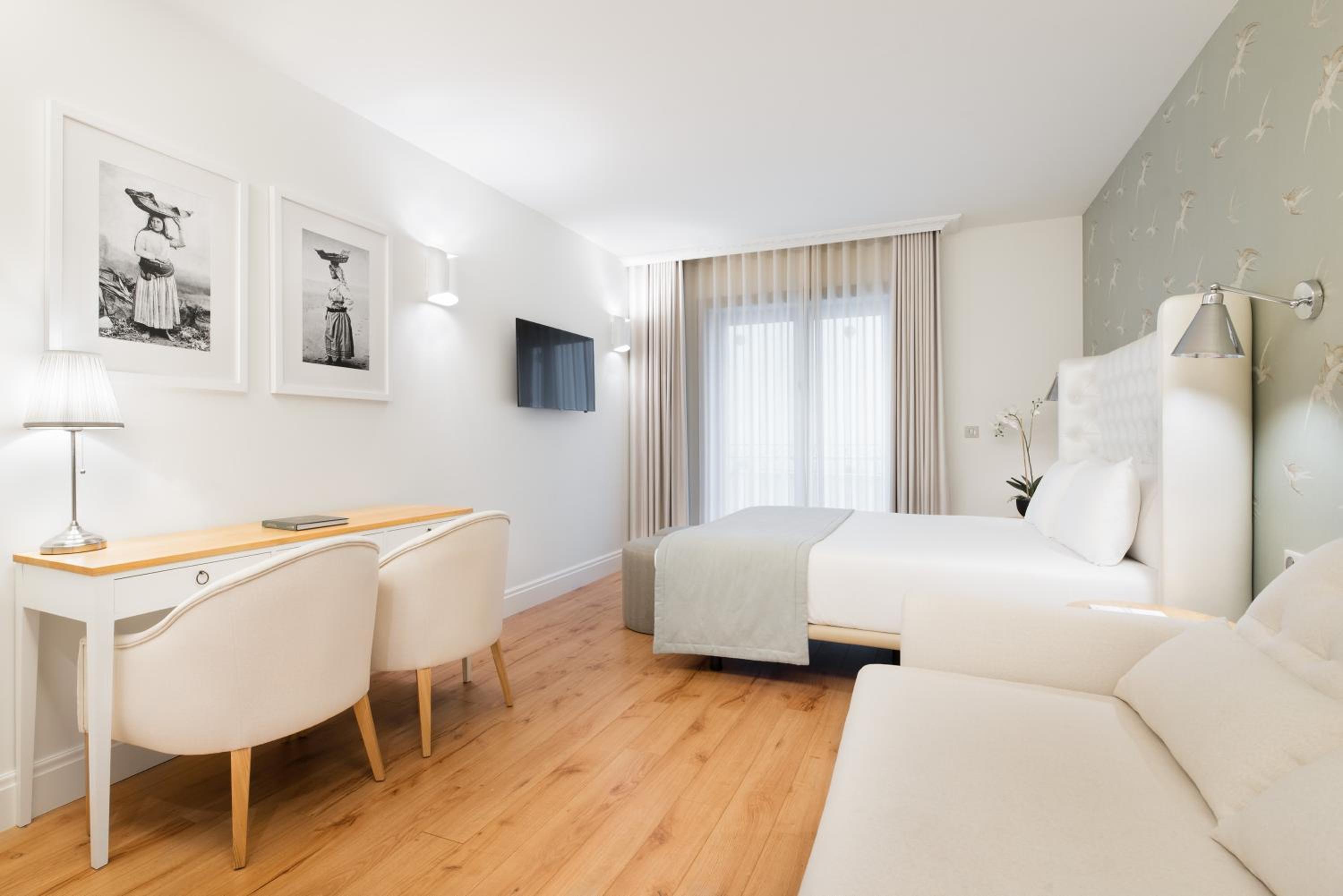 Superior Room with Sofa Bed