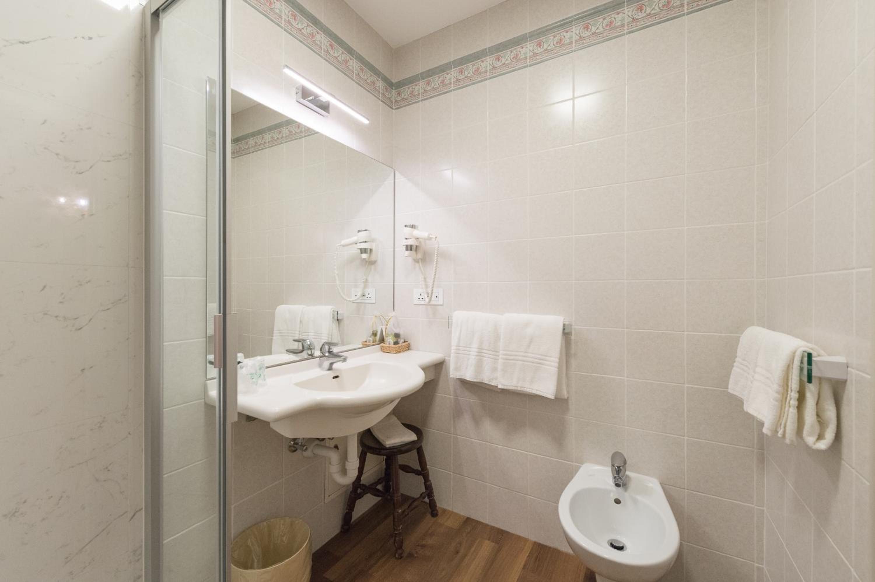 Economy Double Room - Photo 4