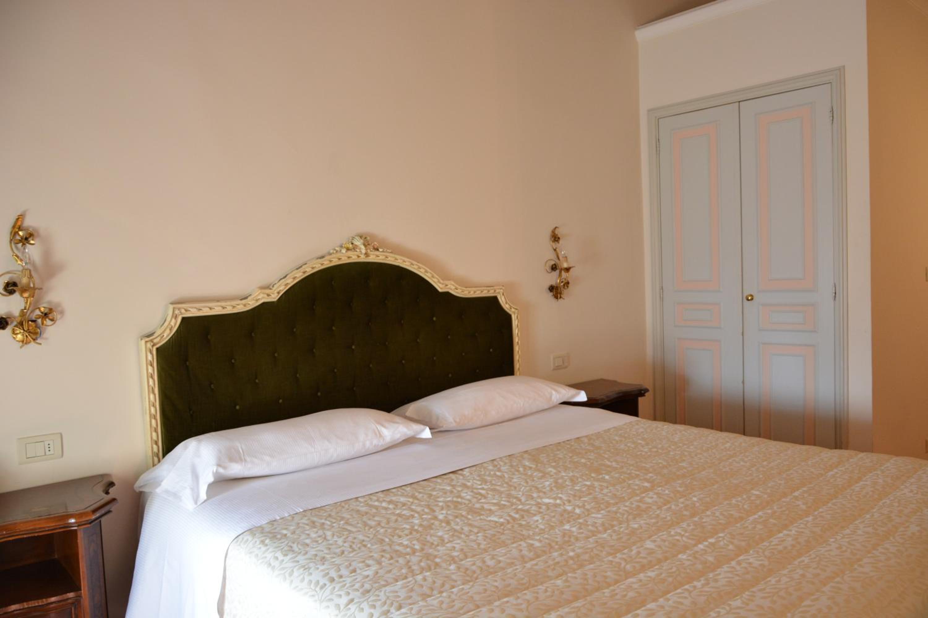Economy Double Room - Photo 2