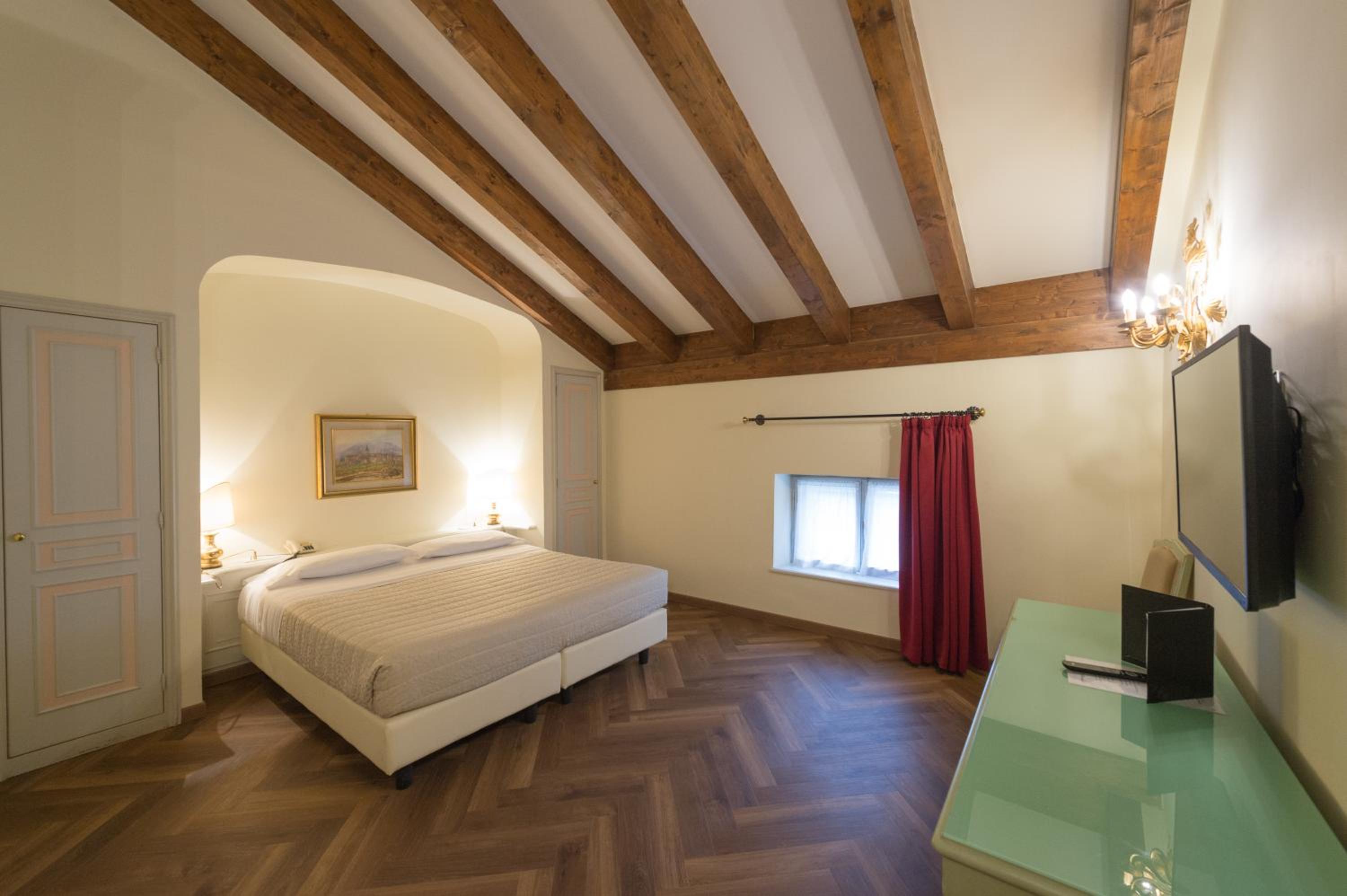 Double or Twin Room - Photo 4