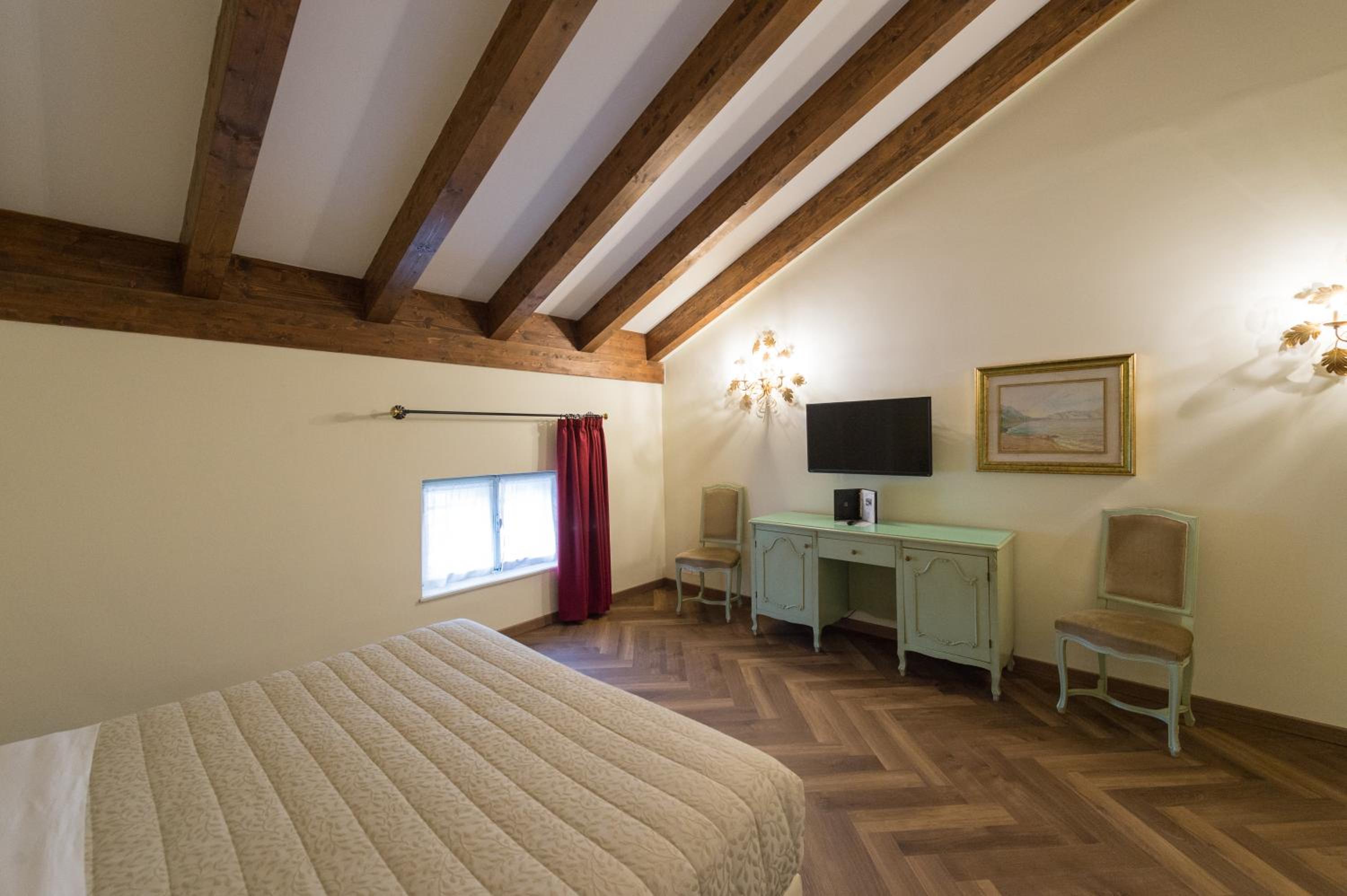 Double or Twin Room - Photo 6
