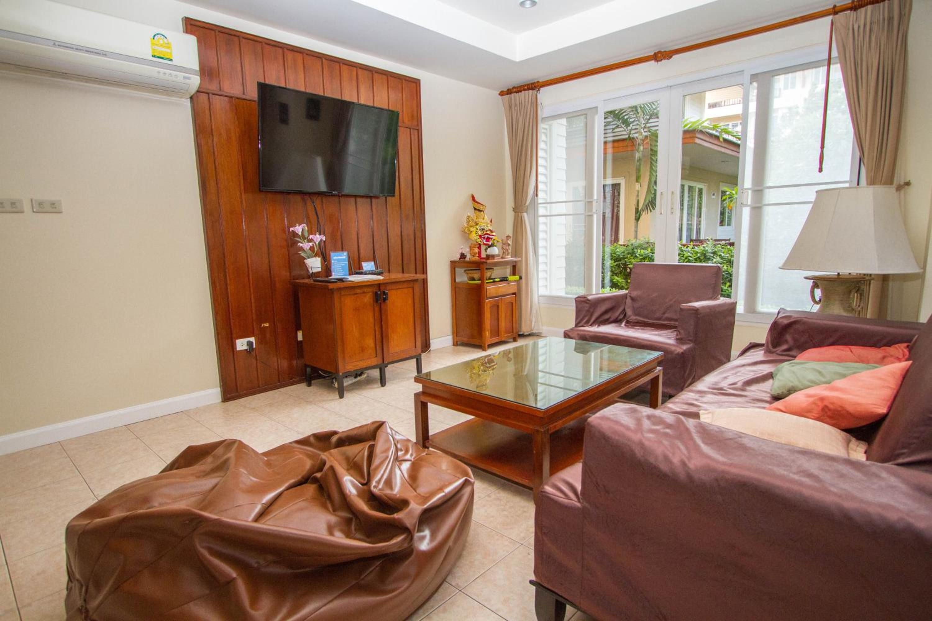 Villa - Photo 2
