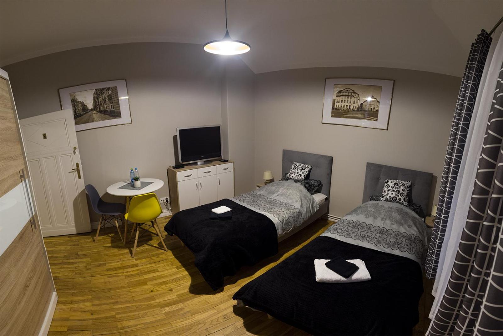 Standard Twin Room - Photo 3