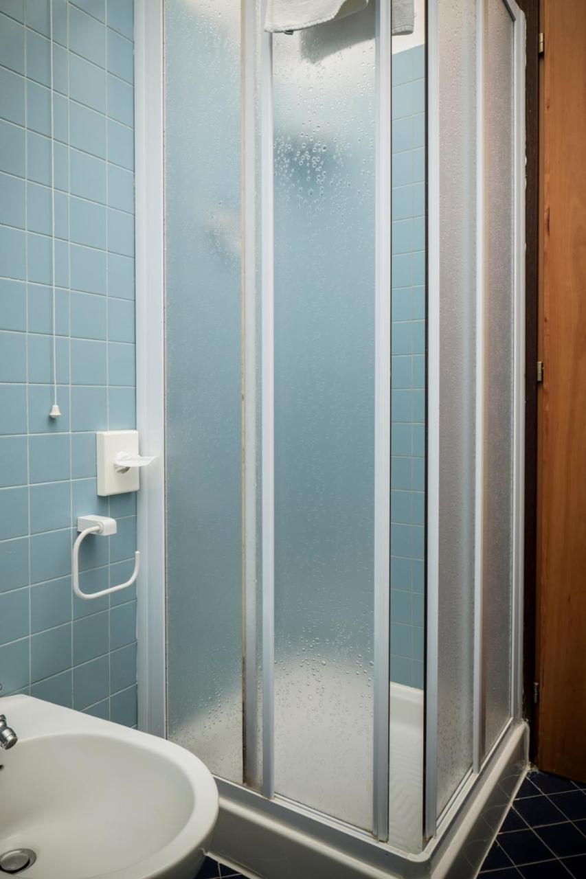 Budget Double Room - Photo 5