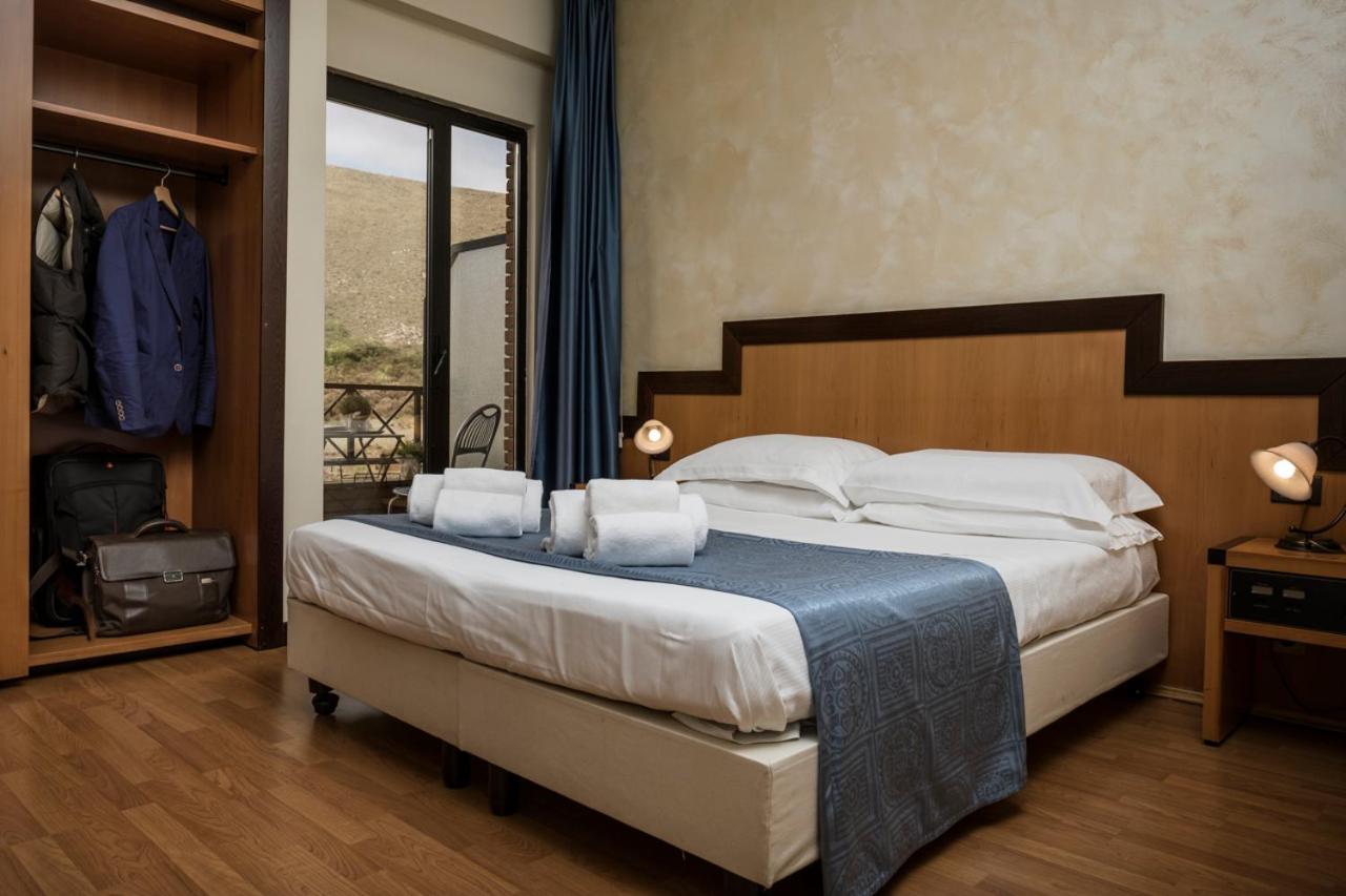Budget Double Room - Photo 6