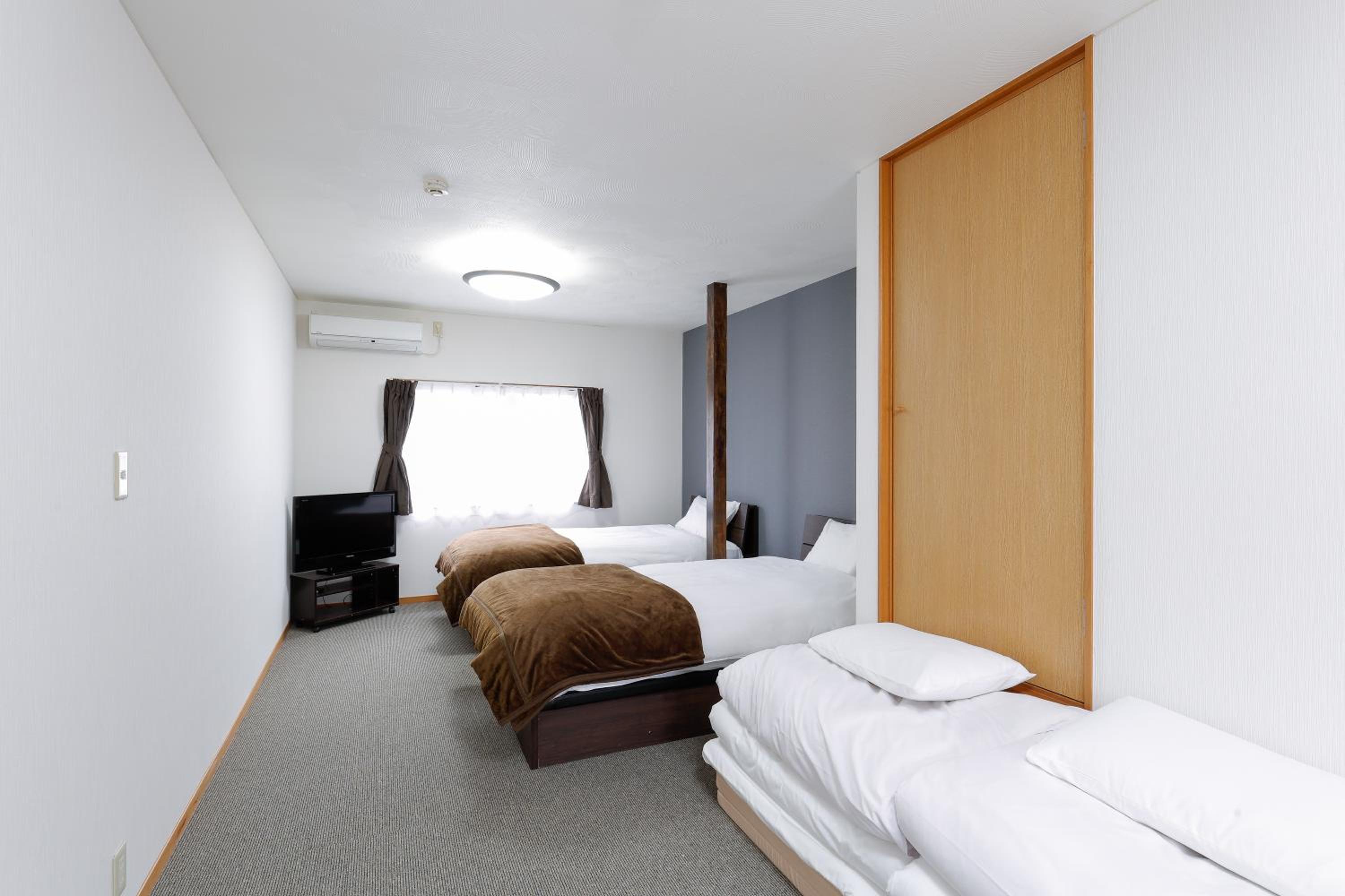 One-Bedroom Apartment - Photo 19