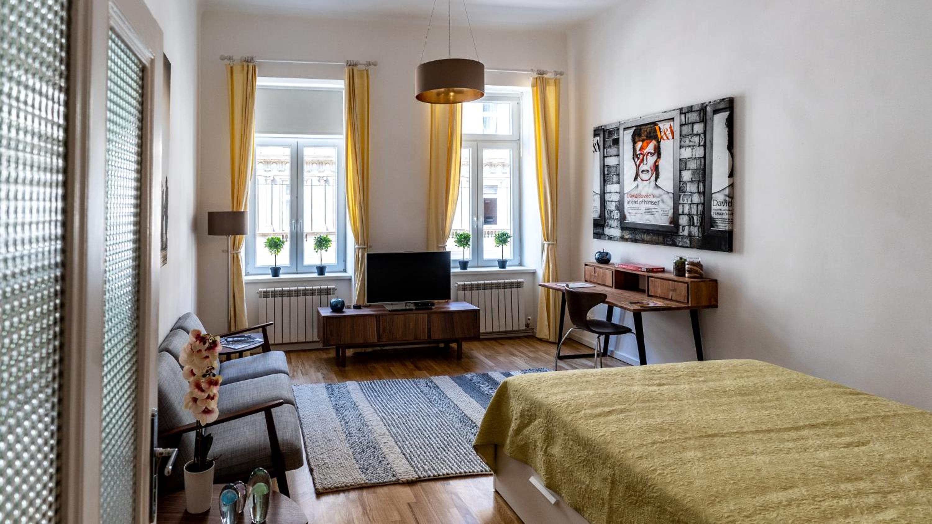 Studio Apartment
