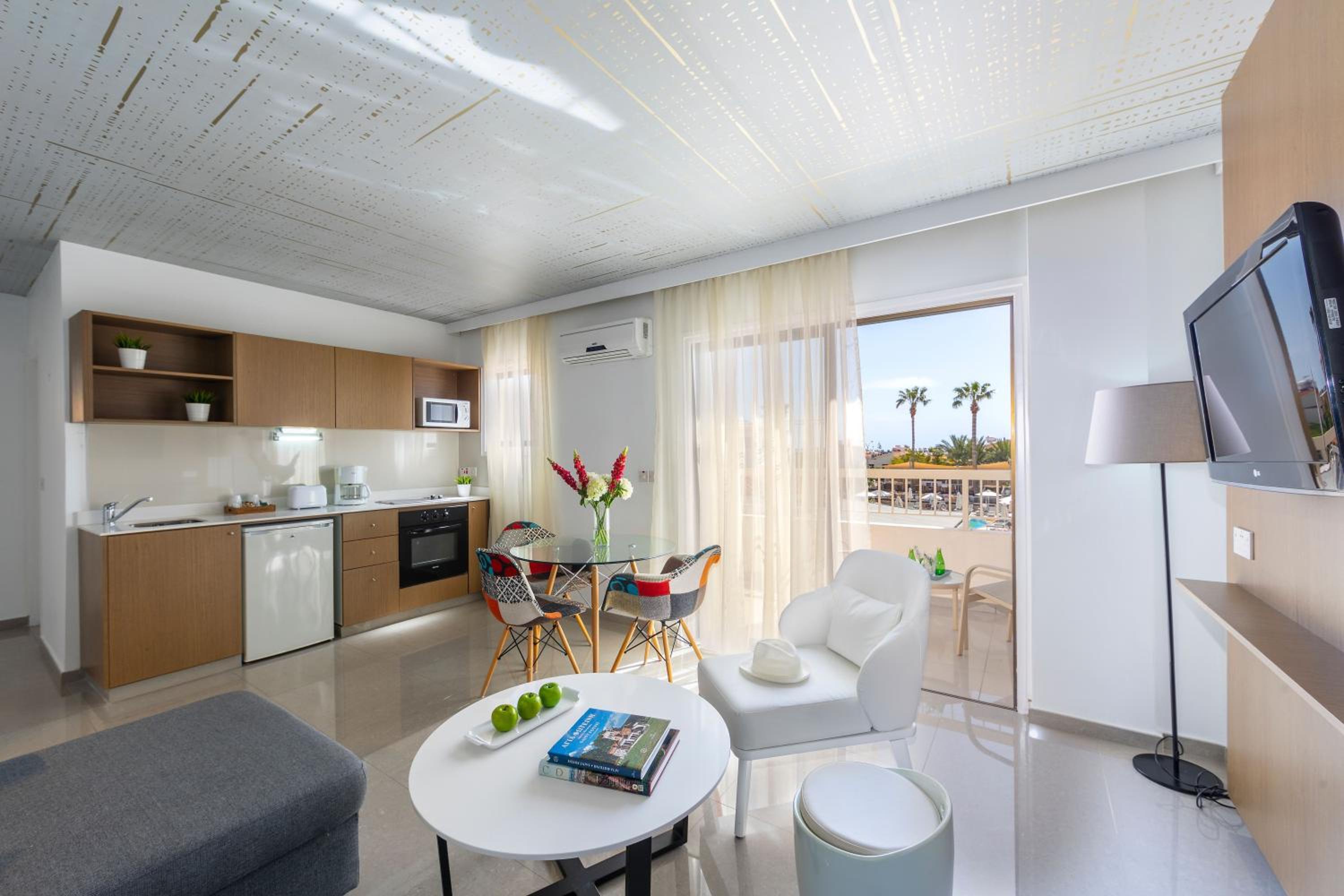One-Bedroom Suite - Photo 16