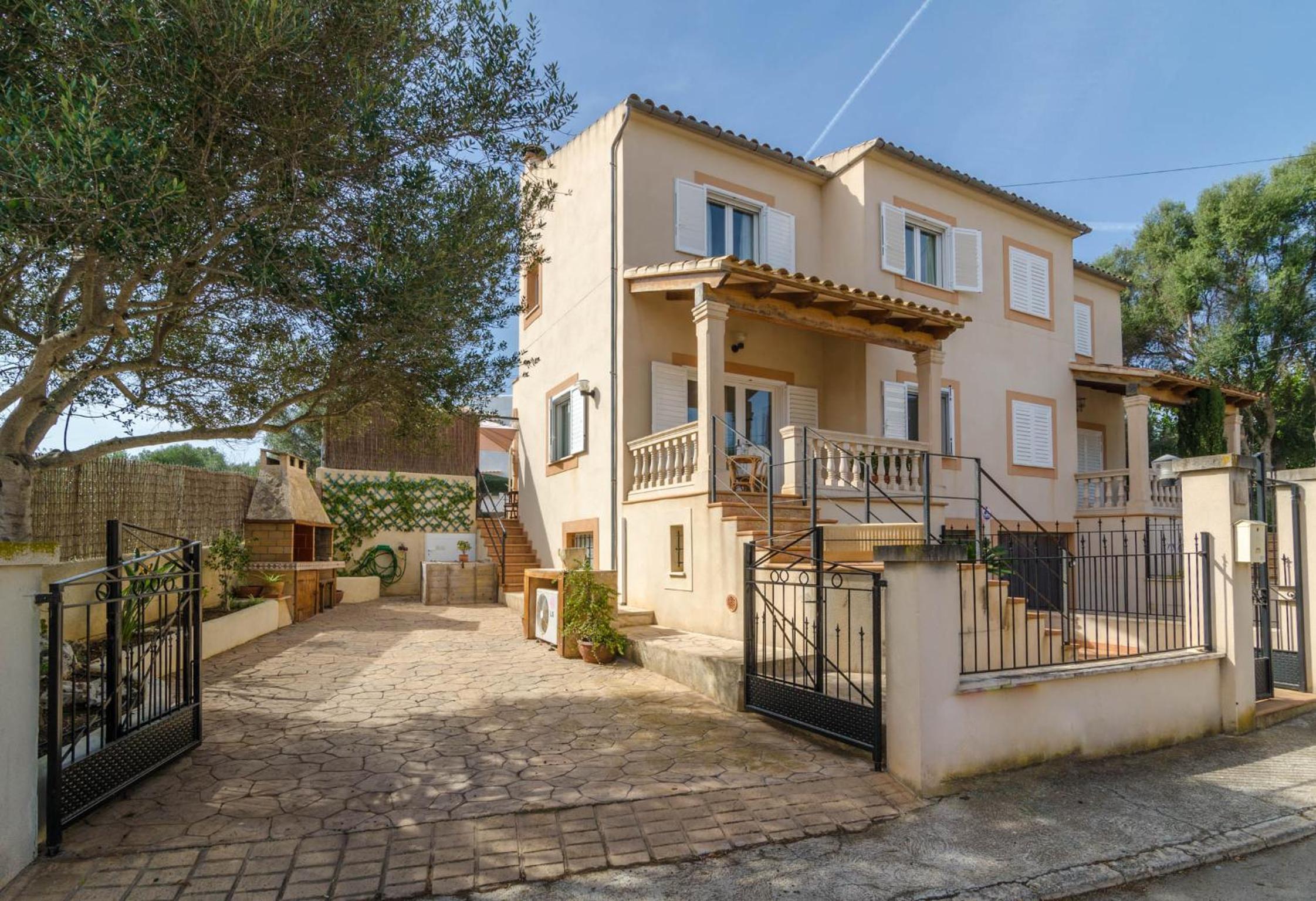 Three-Bedroom Villa photo 3