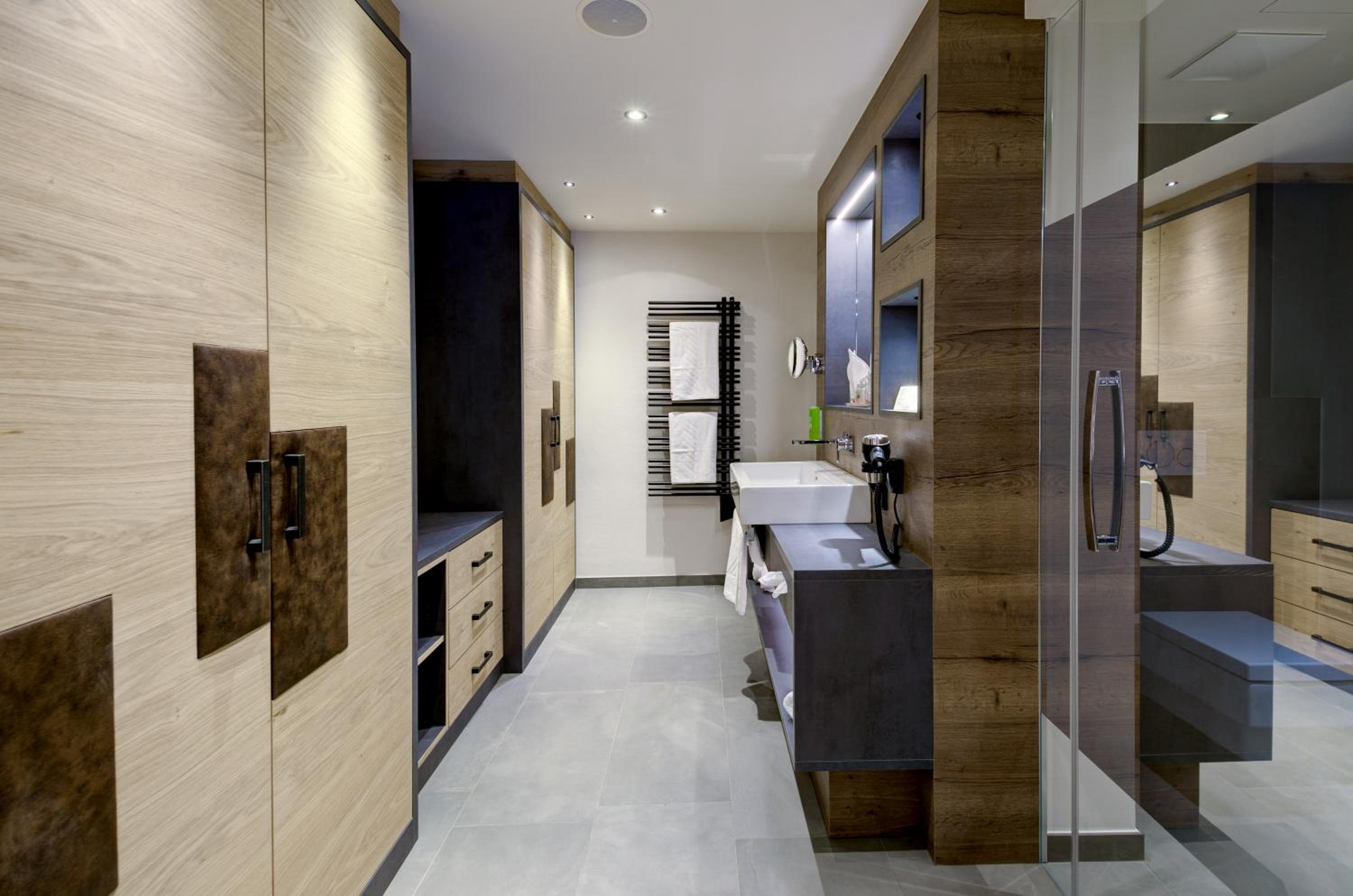 Superior Suite - Photo 4