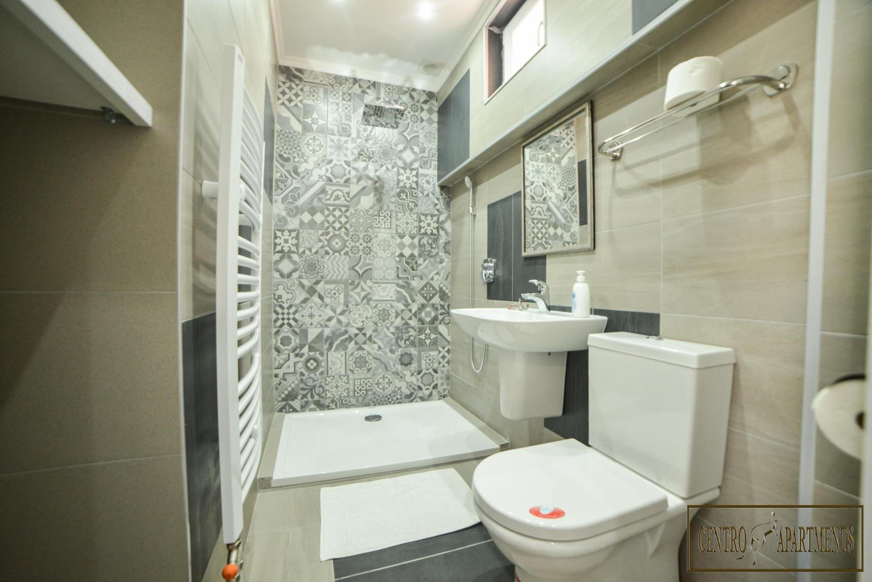 Apartment With Shared Bathroom photo 3