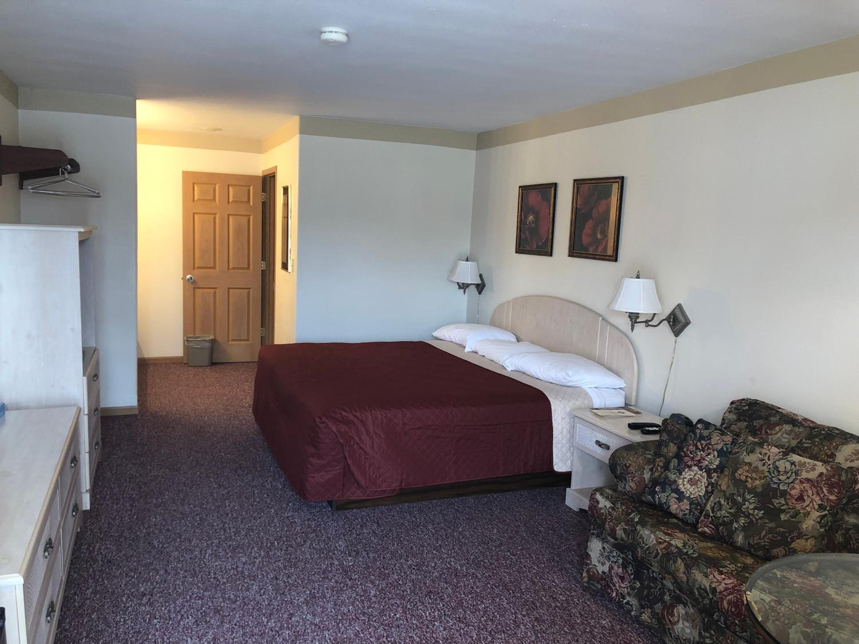 Deluxe King Suite - Photo 4