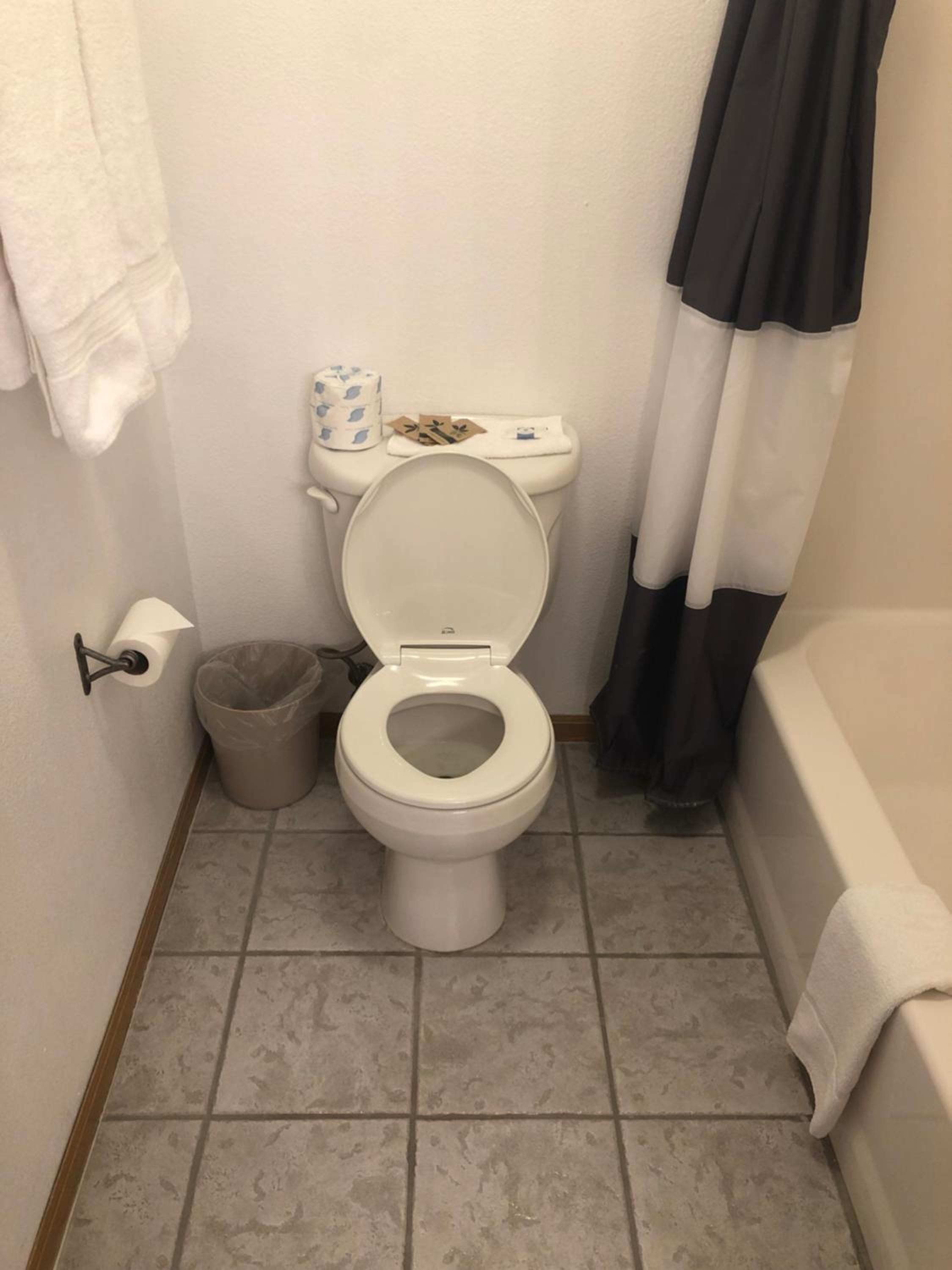Deluxe King Suite - Photo 2
