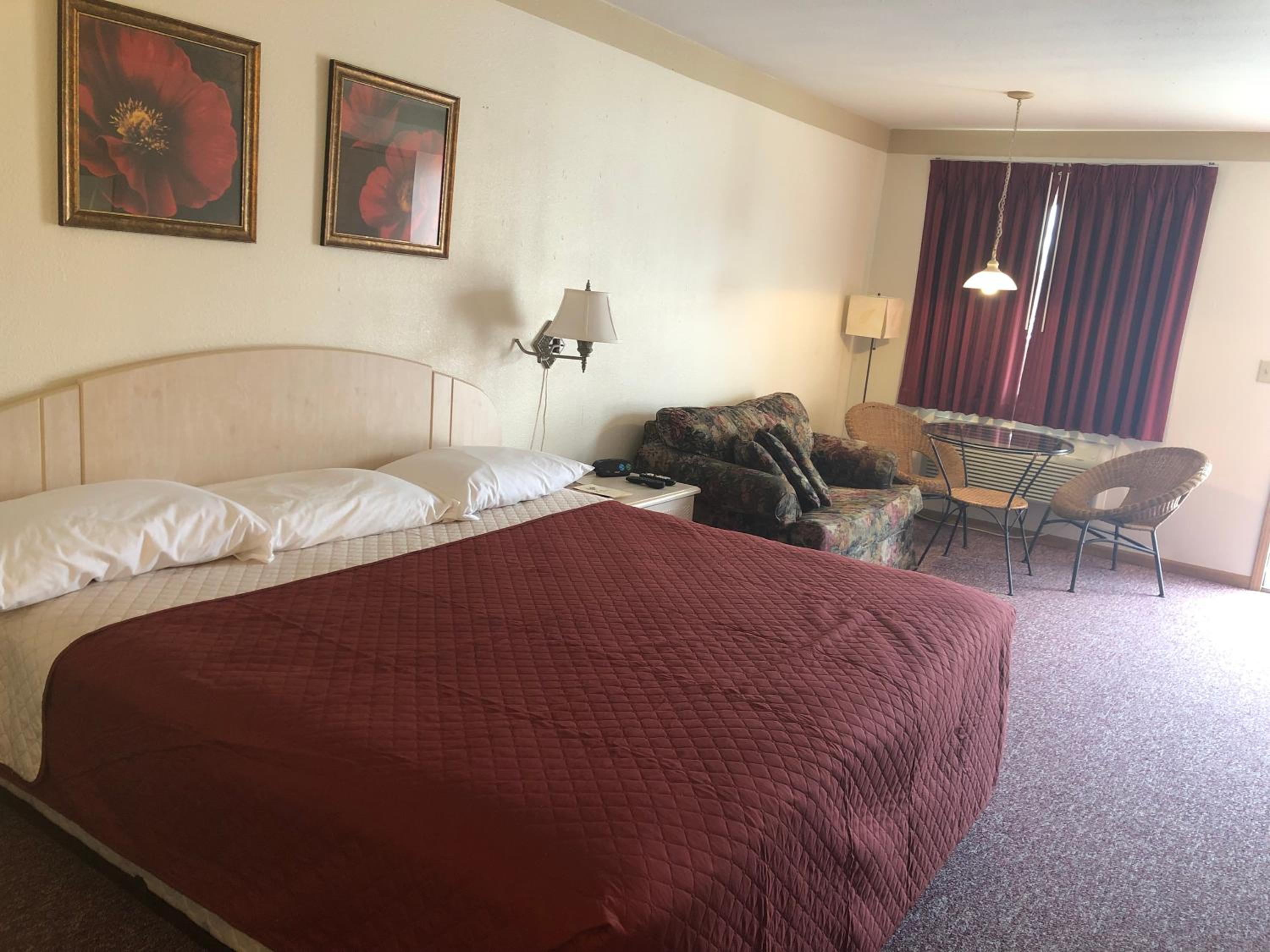 Deluxe King Suite - Photo 5