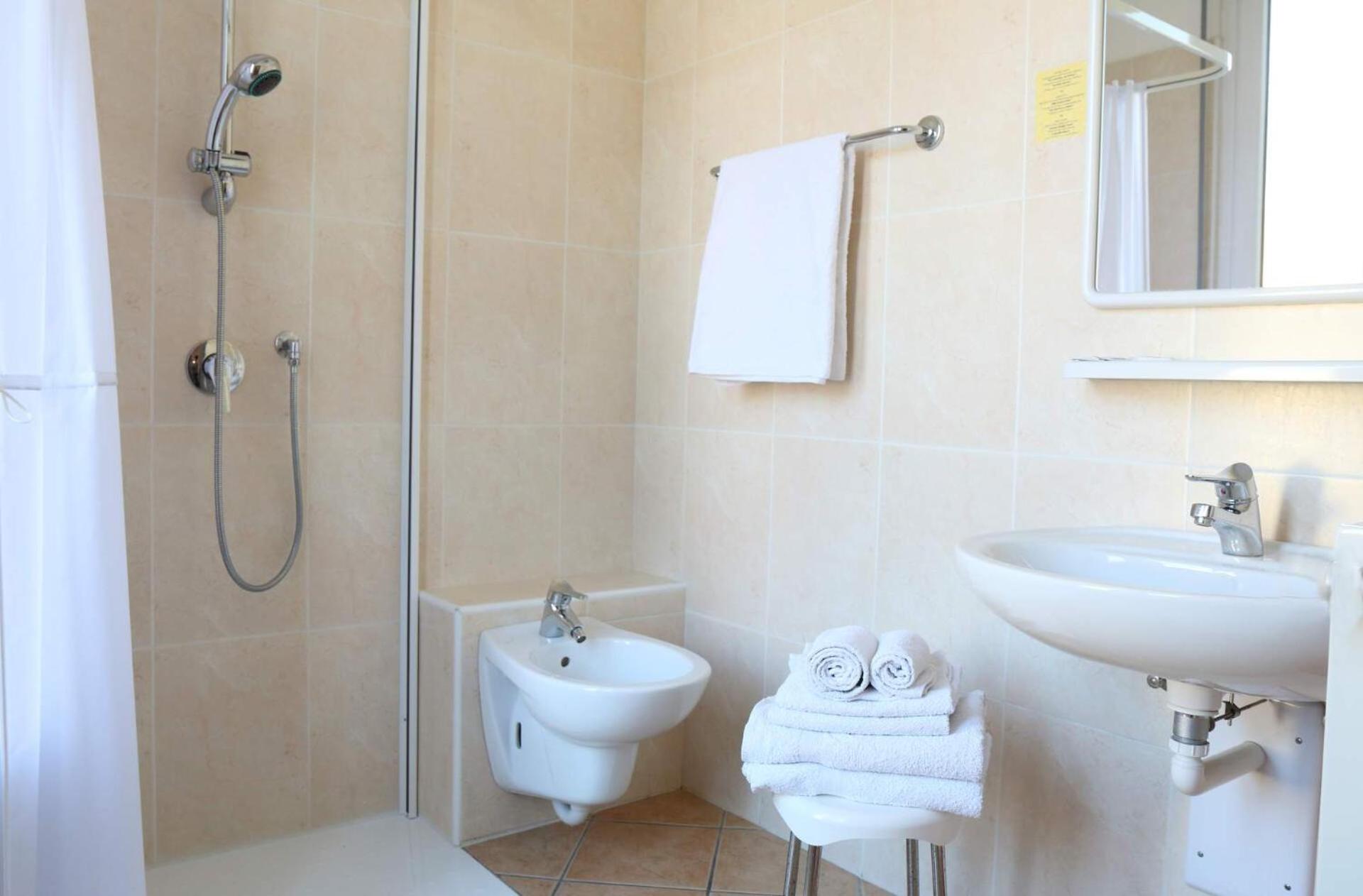 Superior Double or Twin Room - Photo 2
